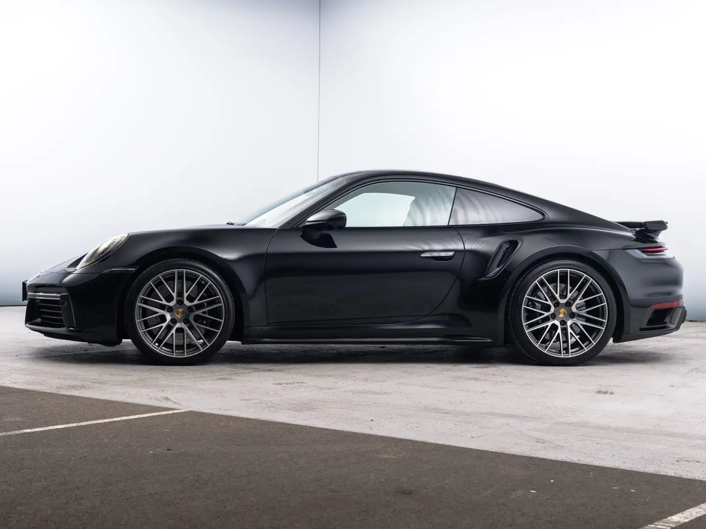 Porsche 911 Turbo Coupé I (992) Schwarz - 2