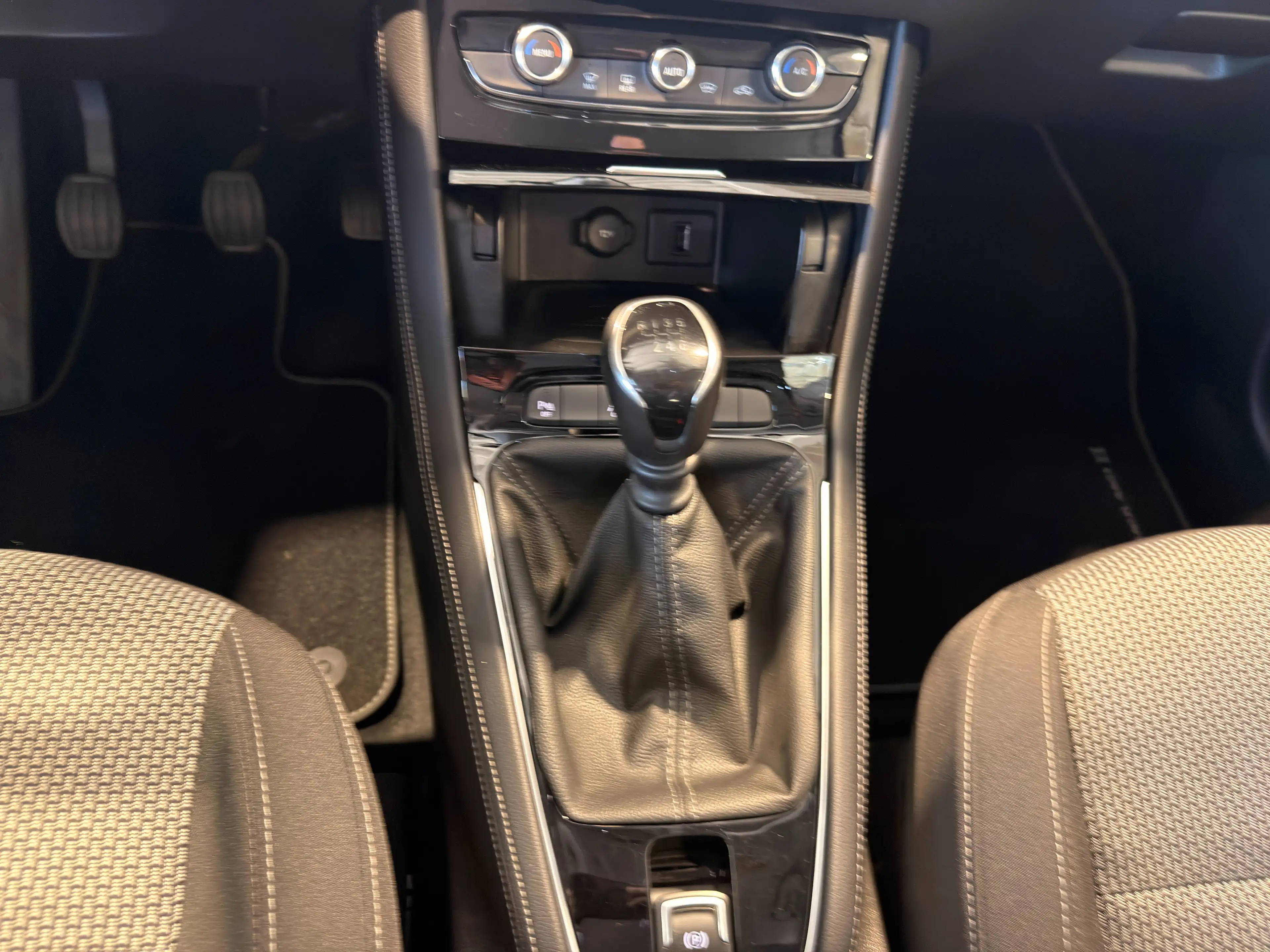 Opel Grandland X LED,Rückfahrkamera,Carplay.Sitz+Lenkradheizung,Alufelgen,PDC,USB! — photo 17