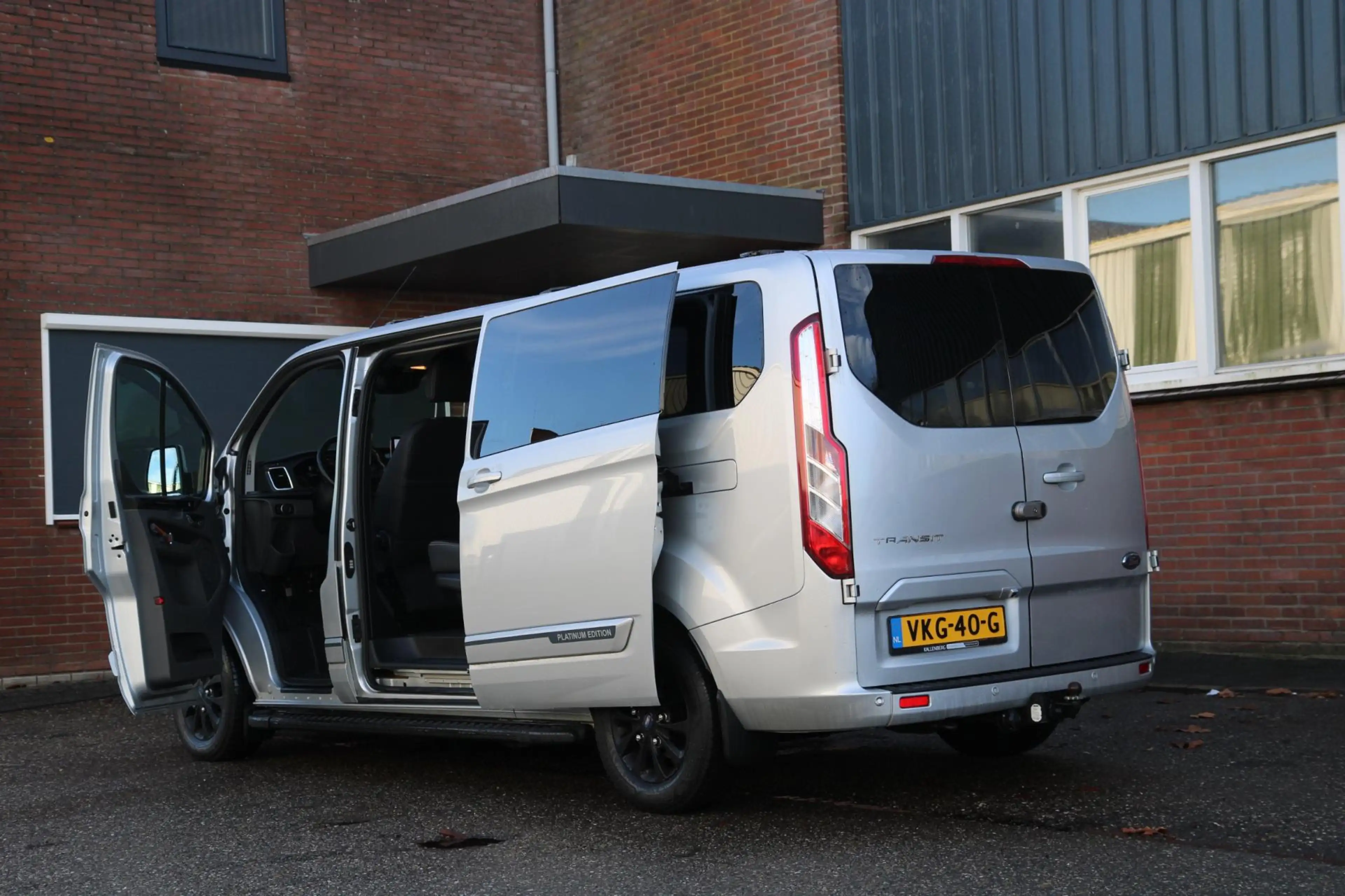 Ford Transit Custom 320 2.0 TDCI L2H1 Platinum Edition DC / Automaat 1 — photo 8