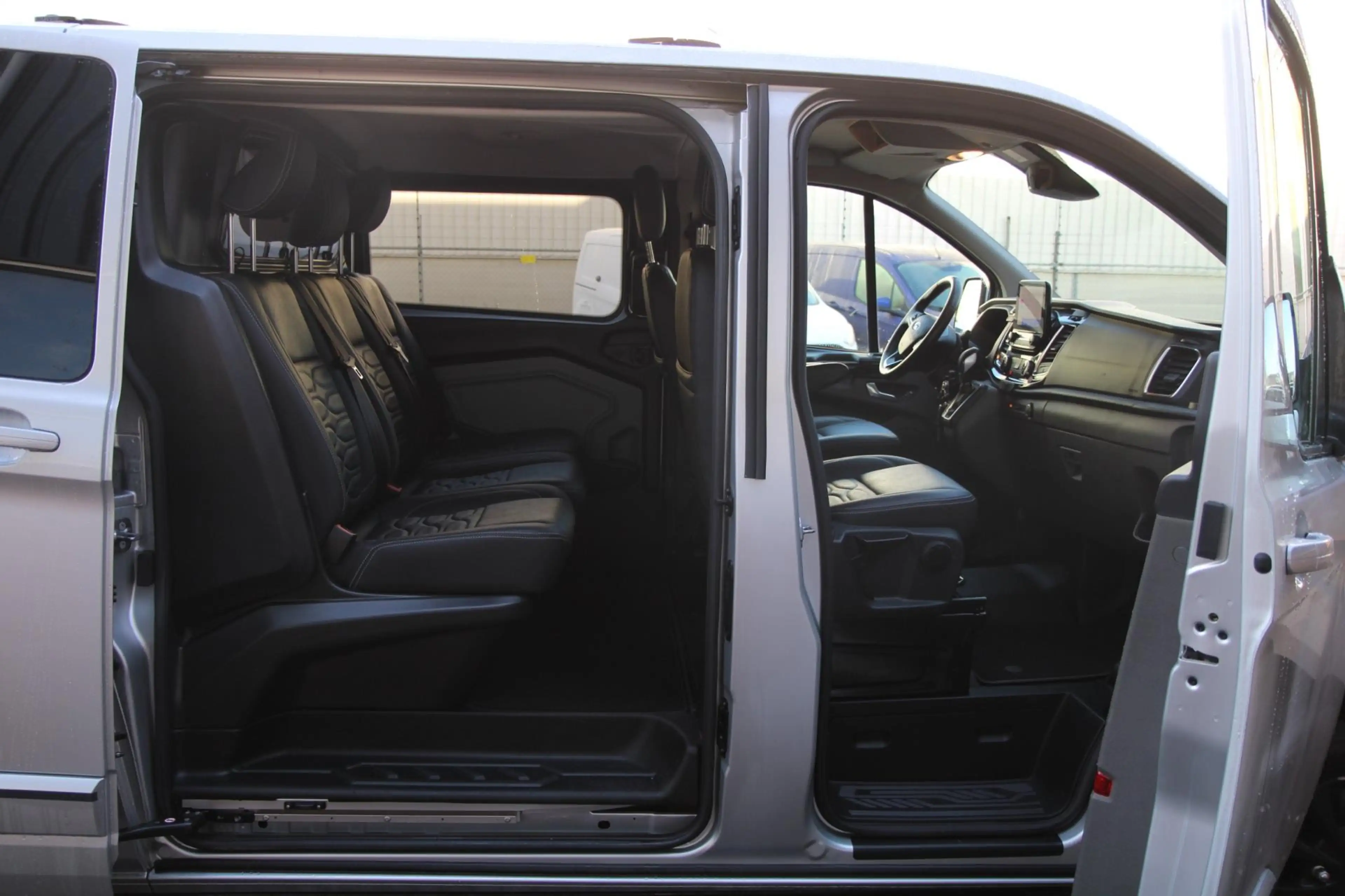 Ford Transit Custom 320 2.0 TDCI L2H1 Platinum Edition DC / Automaat 1 — photo 14