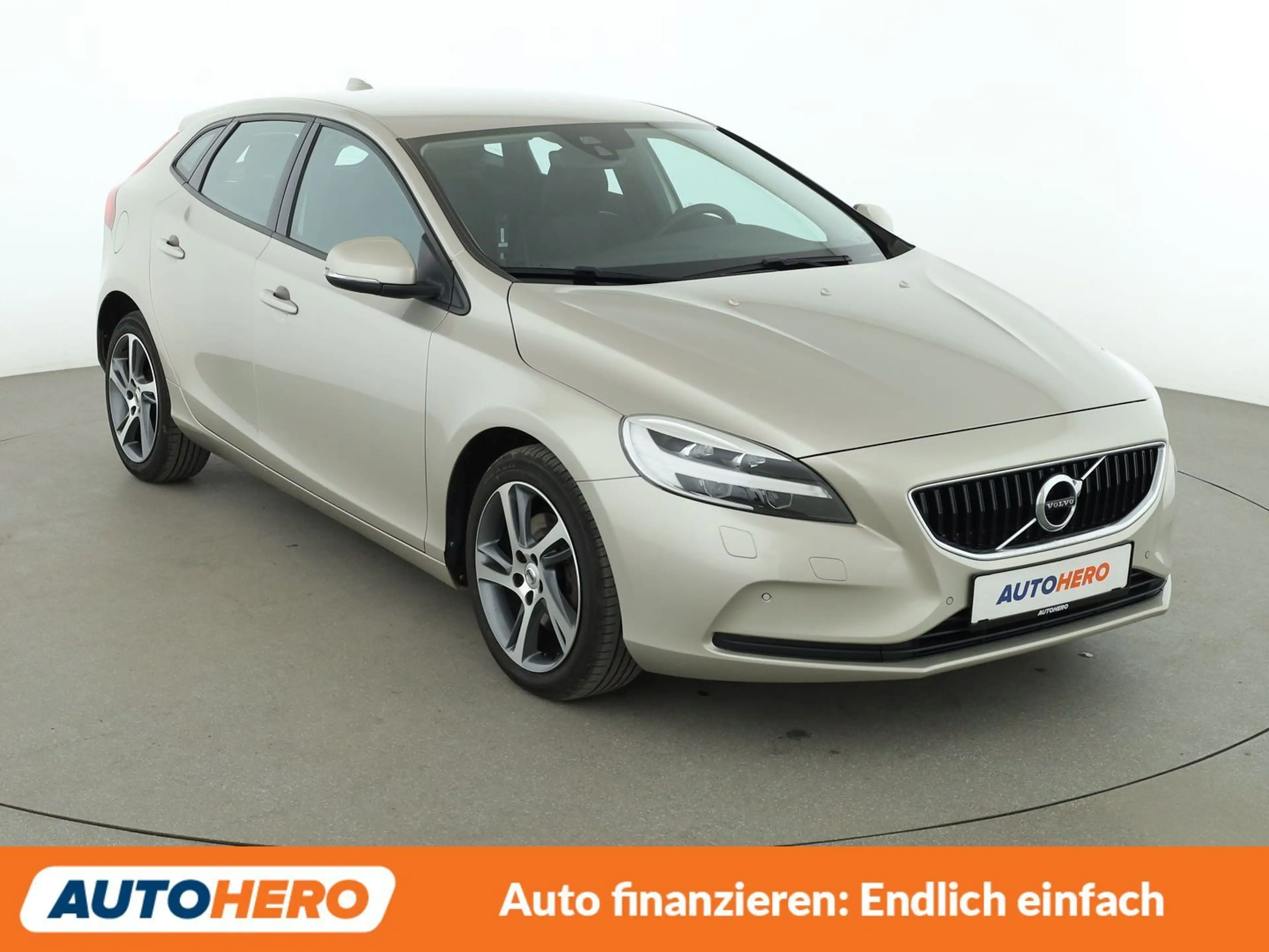 Volvo V40 2.0 T2 Momentum*NAVI*TEMPO*CAM*PDC*SHZ* — photo 8