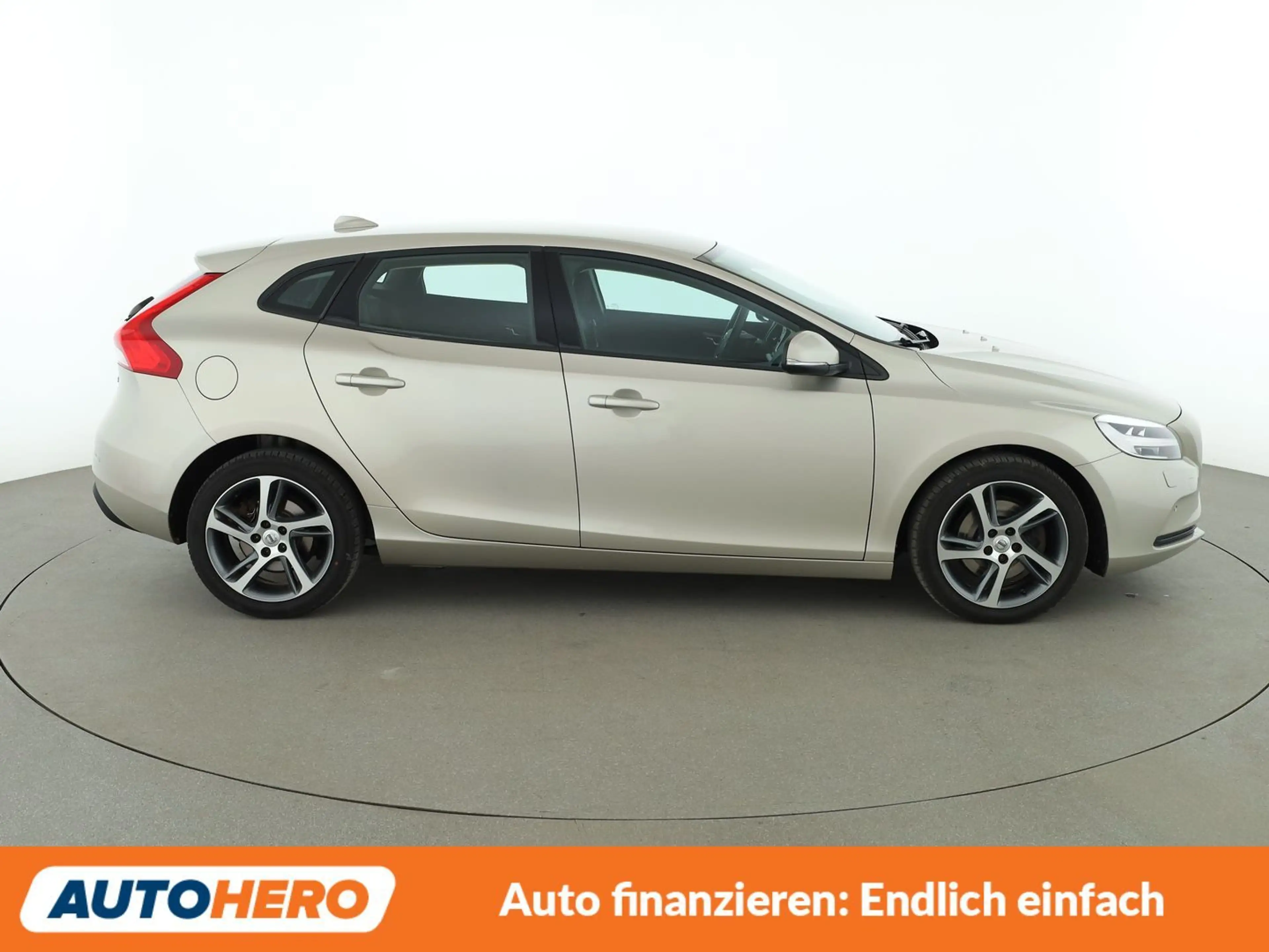 Volvo V40 2.0 T2 Momentum*NAVI*TEMPO*CAM*PDC*SHZ* — photo 7