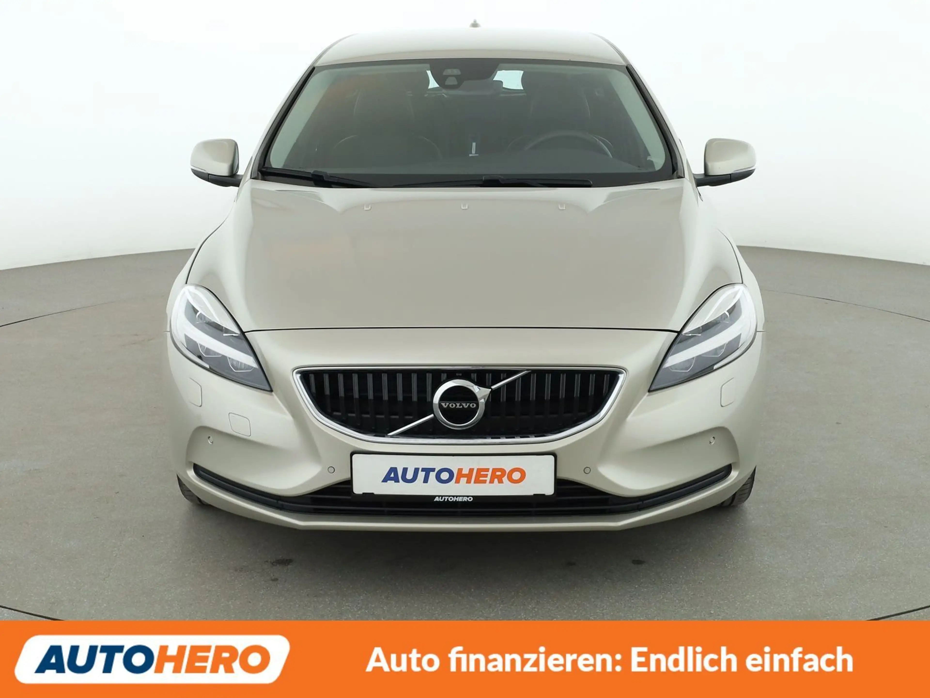 Volvo V40 2.0 T2 Momentum*NAVI*TEMPO*CAM*PDC*SHZ* — photo 9