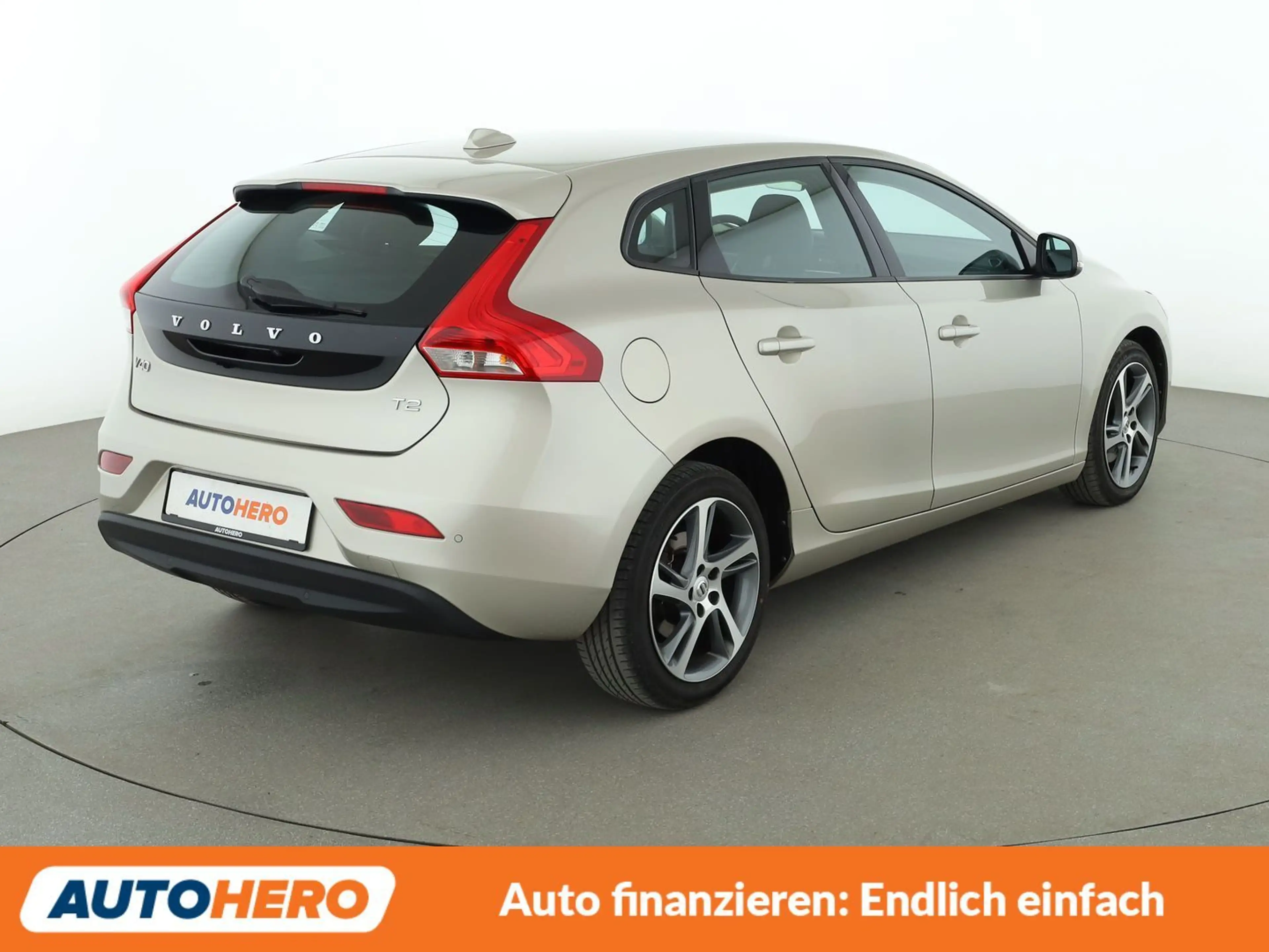 Volvo V40 2.0 T2 Momentum*NAVI*TEMPO*CAM*PDC*SHZ* — photo 6