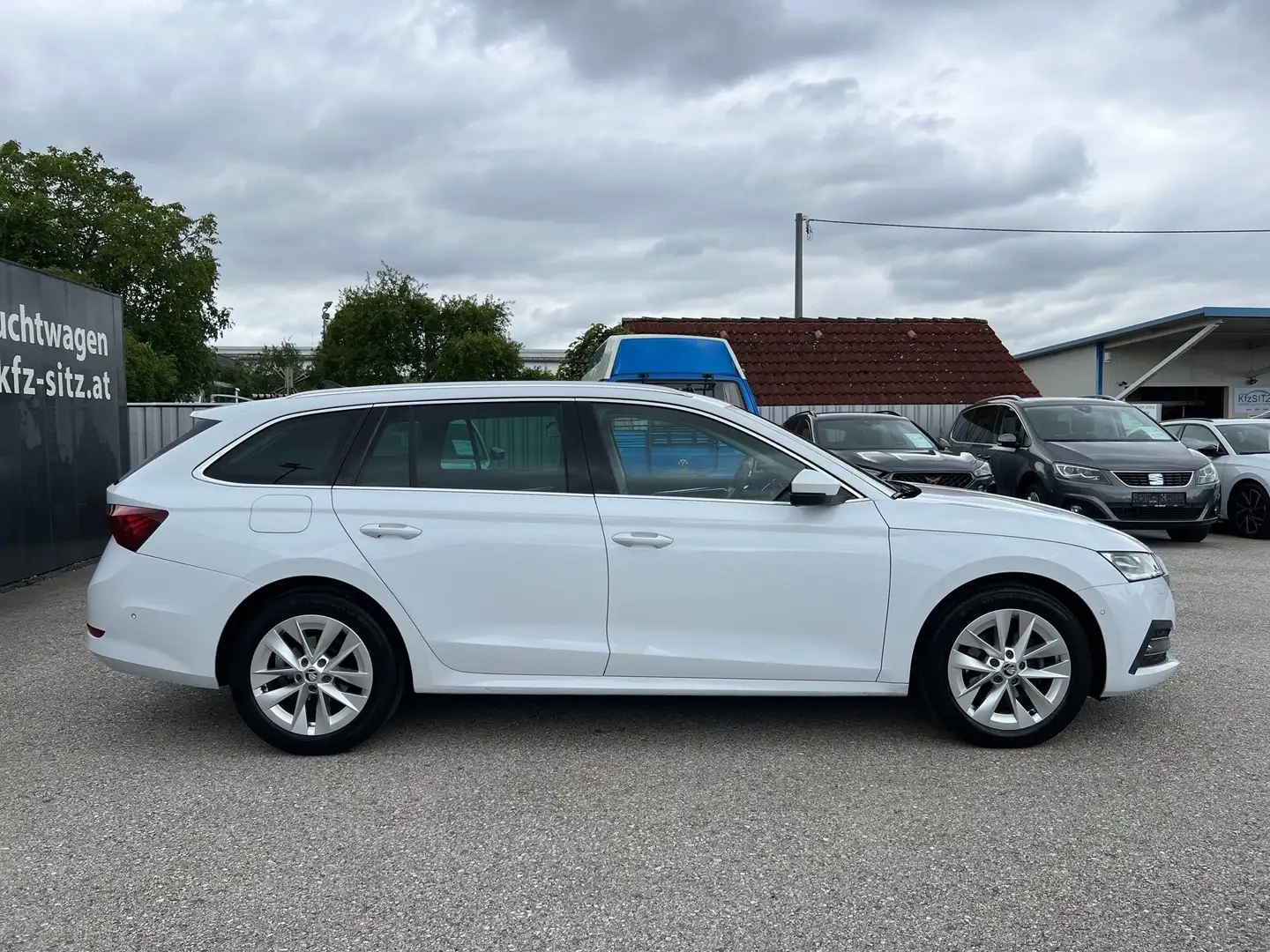 Skoda Octavia Combi 2,0 TDI Style DSG| HUD*MATRIX Weiß - 2