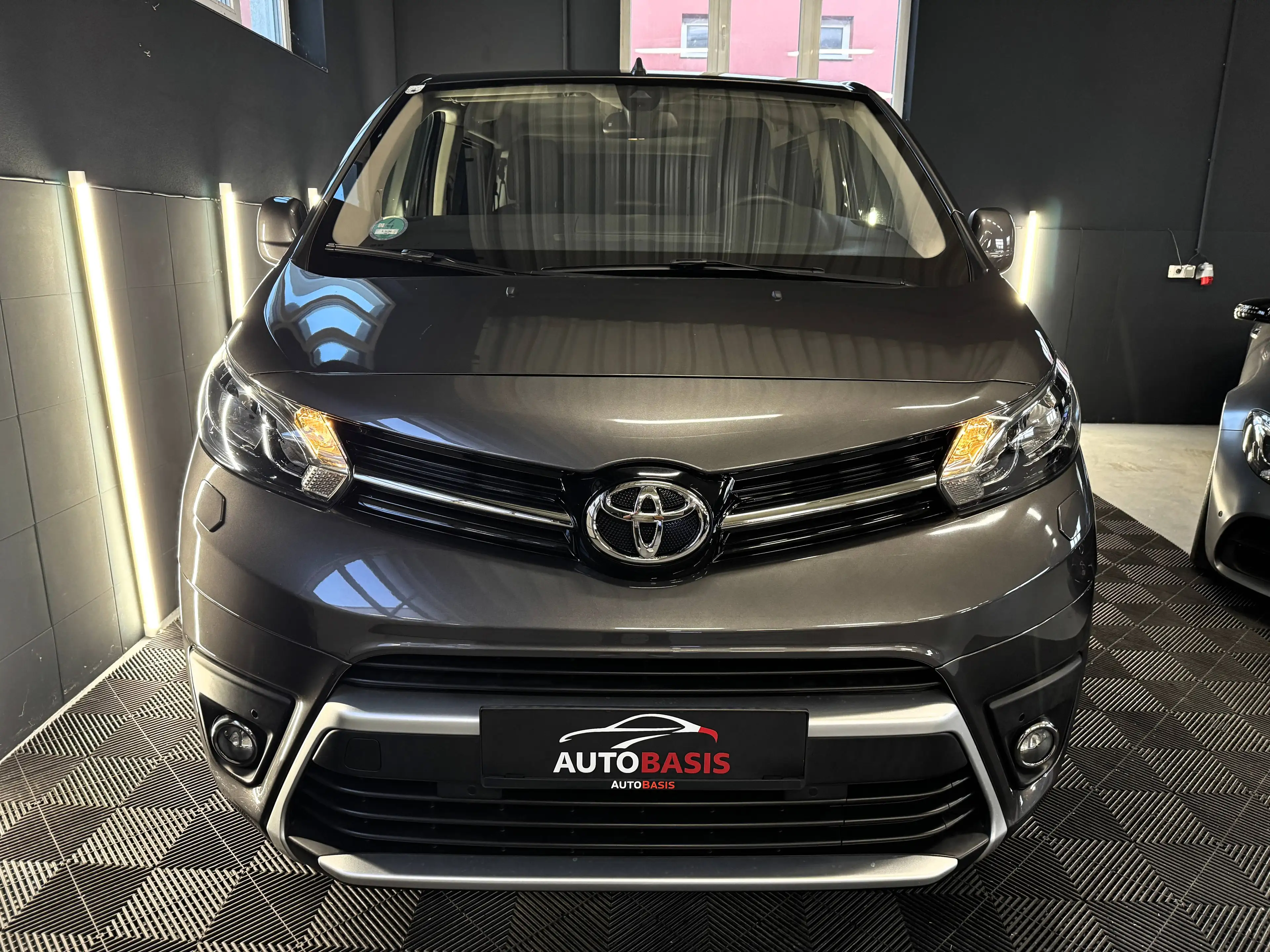 Toyota Proace Proace Verso 2,0 D-4D 150 Family 8-Sitzer/Kamera/PDC/2xSchiebetüre/Keyless — photo 3