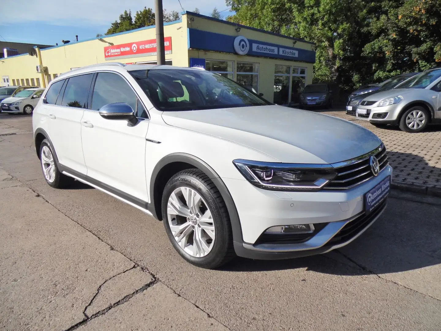 Volkswagen Passat Alltrack /Pano/AHK/ACC/Kamera/Navi/4x4 Weiß - 1