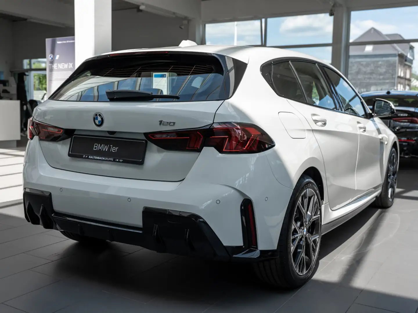 BMW 120 i M-Sport LED NAVI KAMERA SHZ PDC KEYLESS Blanc - 2