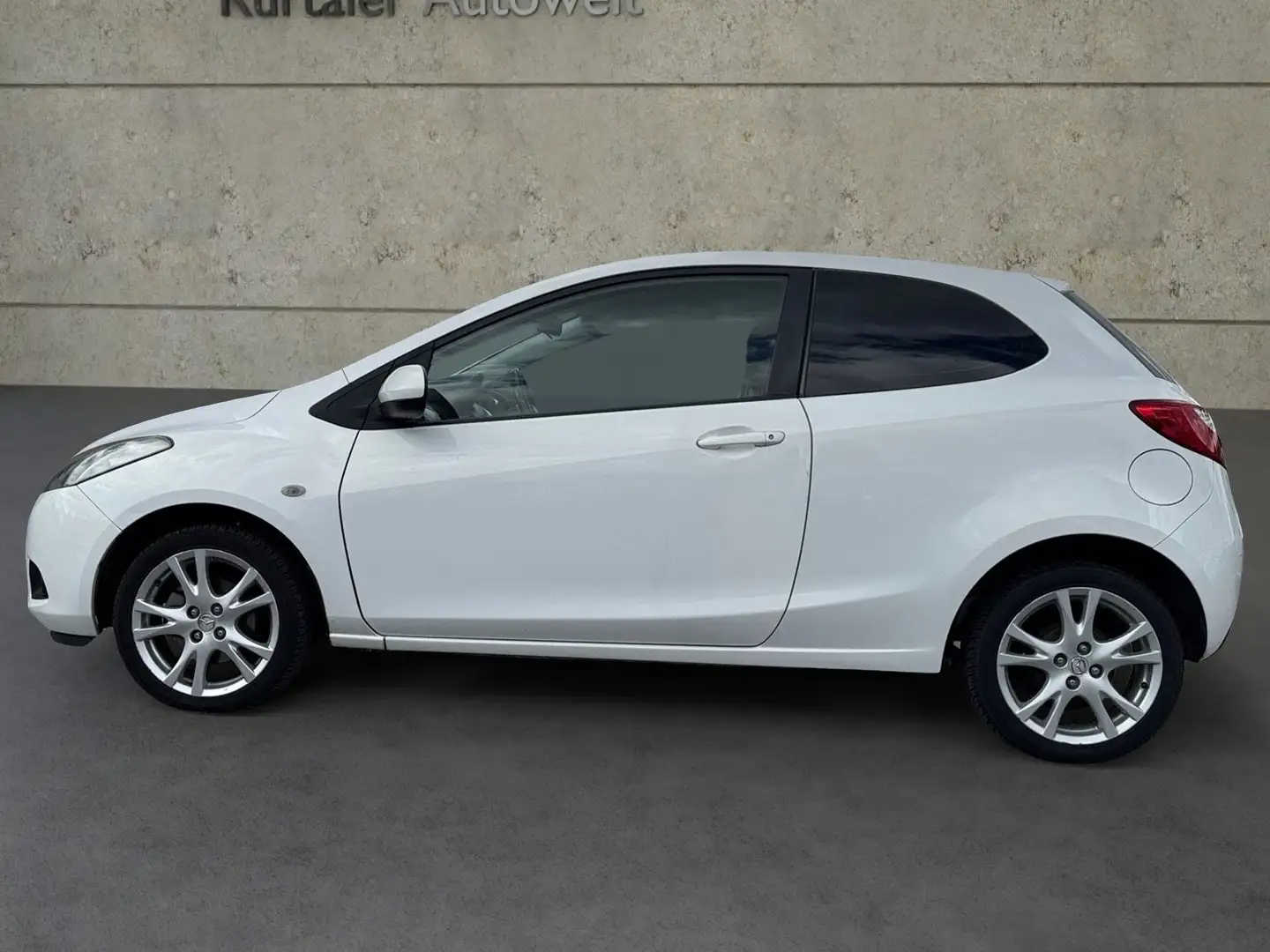 Mazda 2 Lim. 1.3 Impression Sport *KLIMAAUT*SHZ*TÜV* Weiß - 2