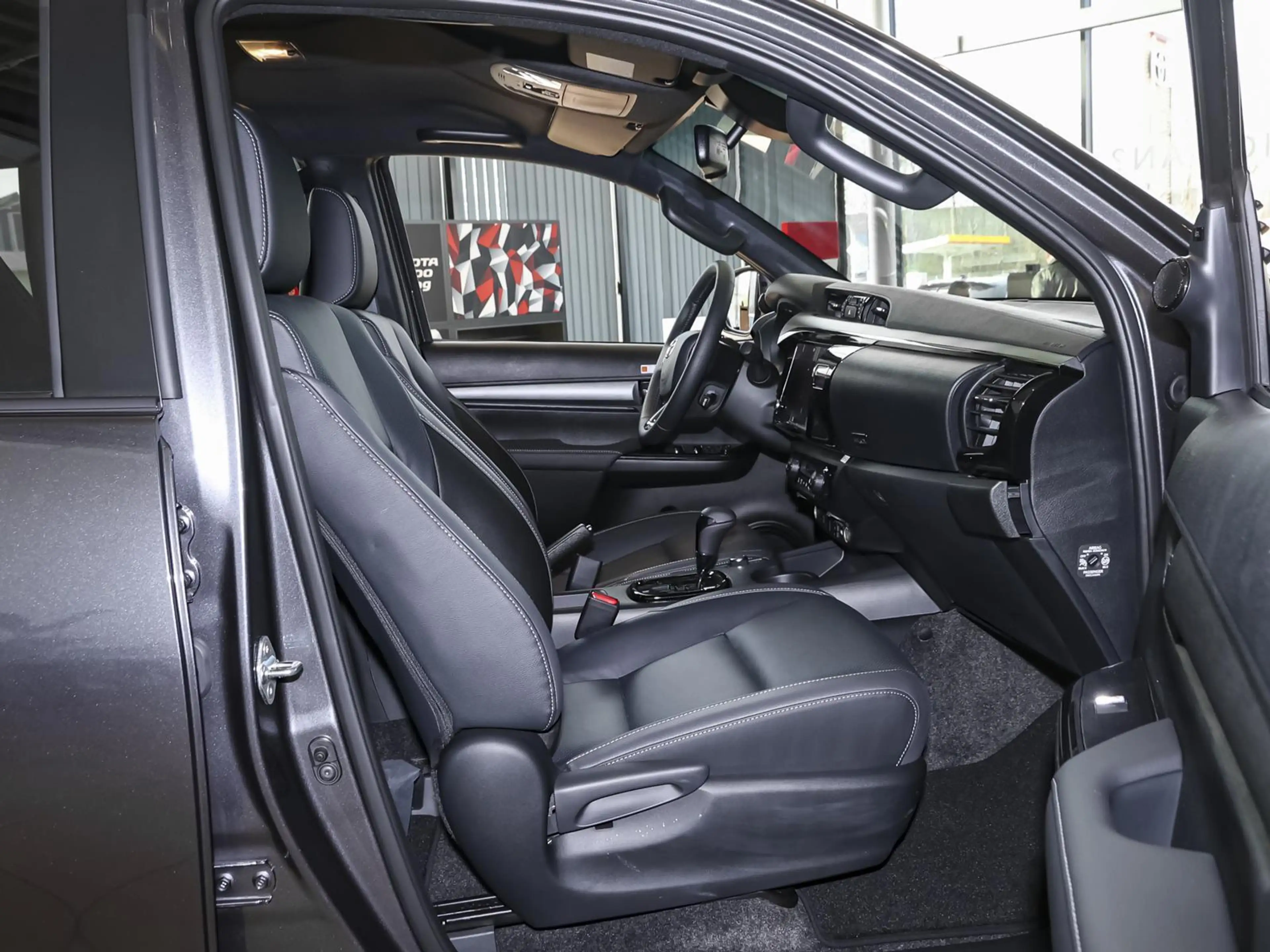 Toyota Hilux 2.8 D-4D Double Cab Invincible 4x4 AHK WKR — photo 5