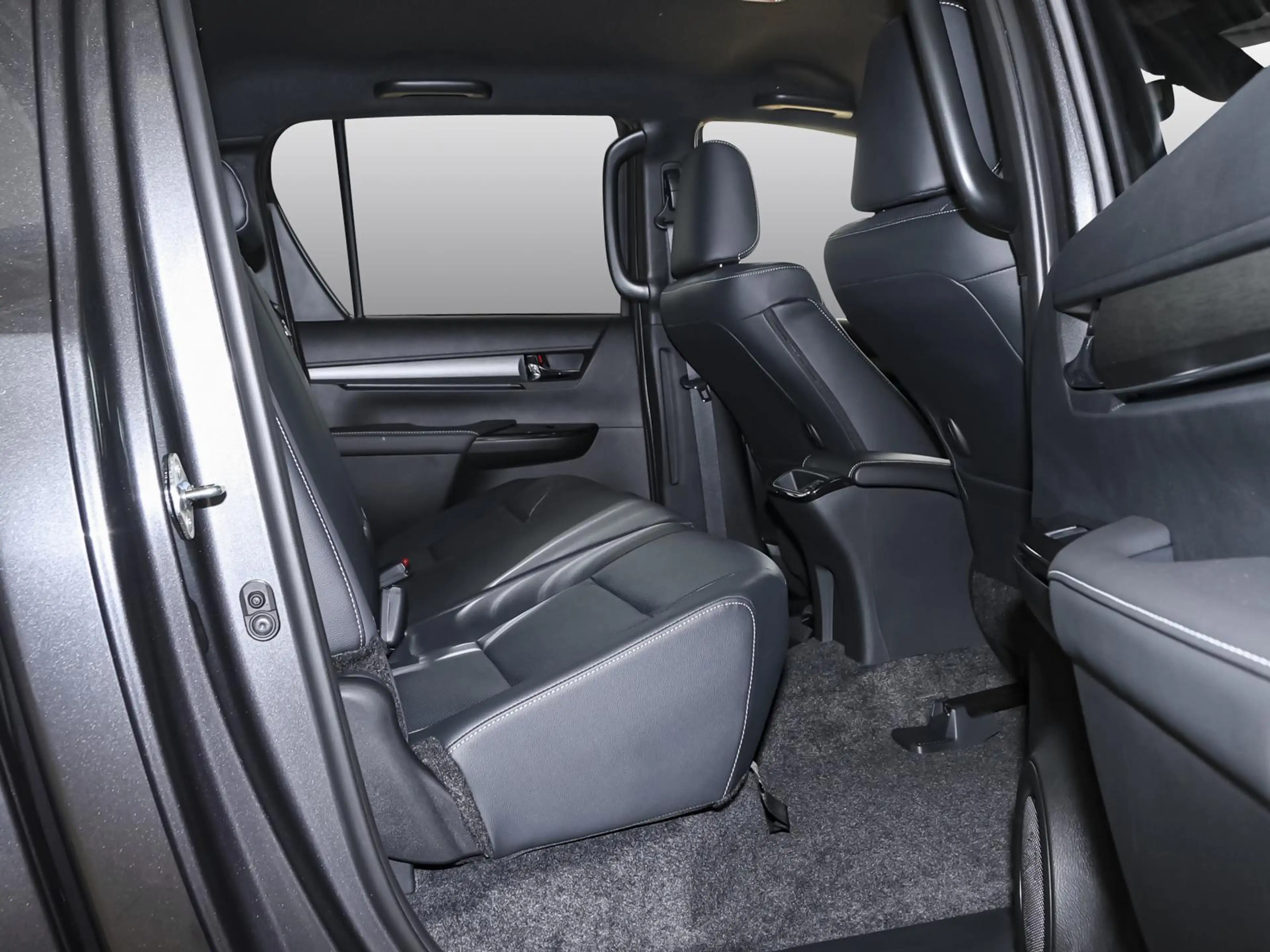Toyota Hilux 2.8 D-4D Double Cab Invincible 4x4 AHK WKR — photo 6