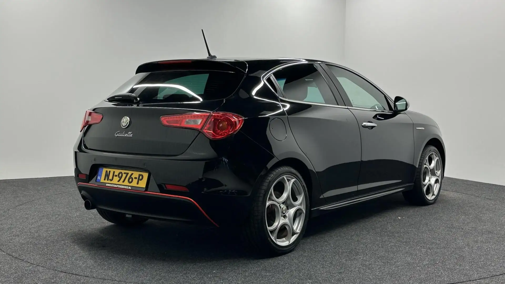 Alfa Romeo Giulietta 1.4 T Distinctive PANO LEER ECC LM TREKHAAK CRUISE Schwarz - 2