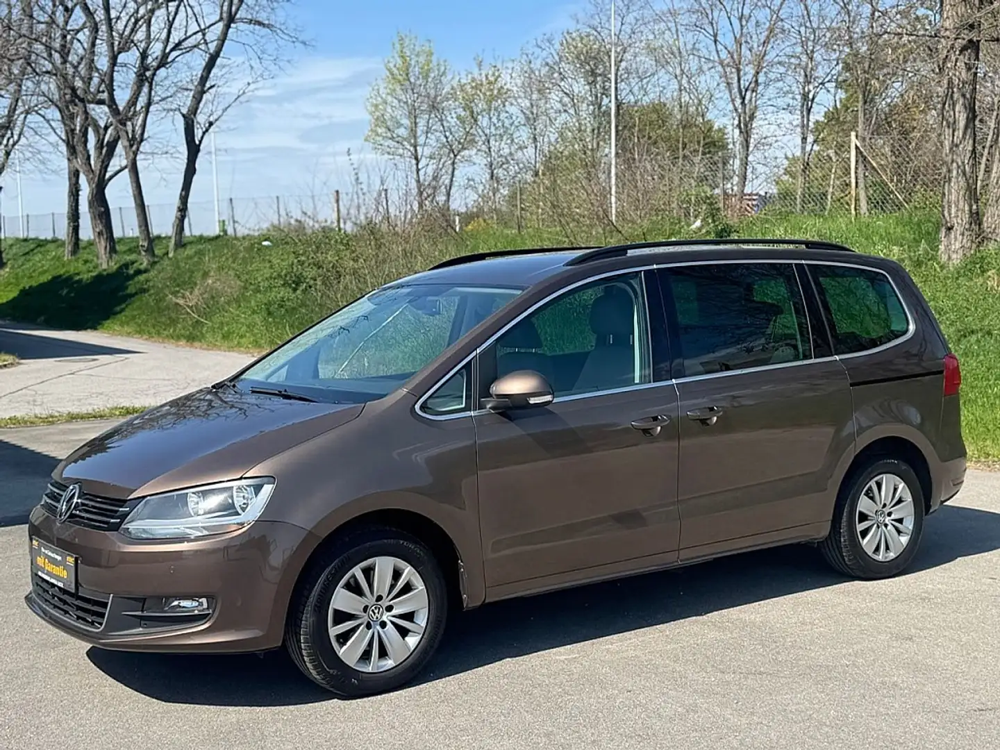 Volkswagen Sharan BlueMotion 1,4 TSI 1.Besitz|Sitzheizung|Tempoma... Braun - 2
