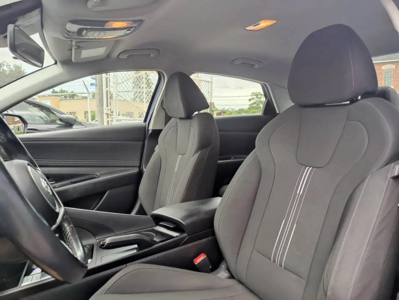 Hyundai ELANTRA photo Hyundai ELANTRA