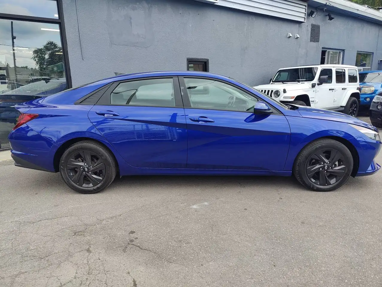Hyundai ELANTRA photo Hyundai ELANTRA