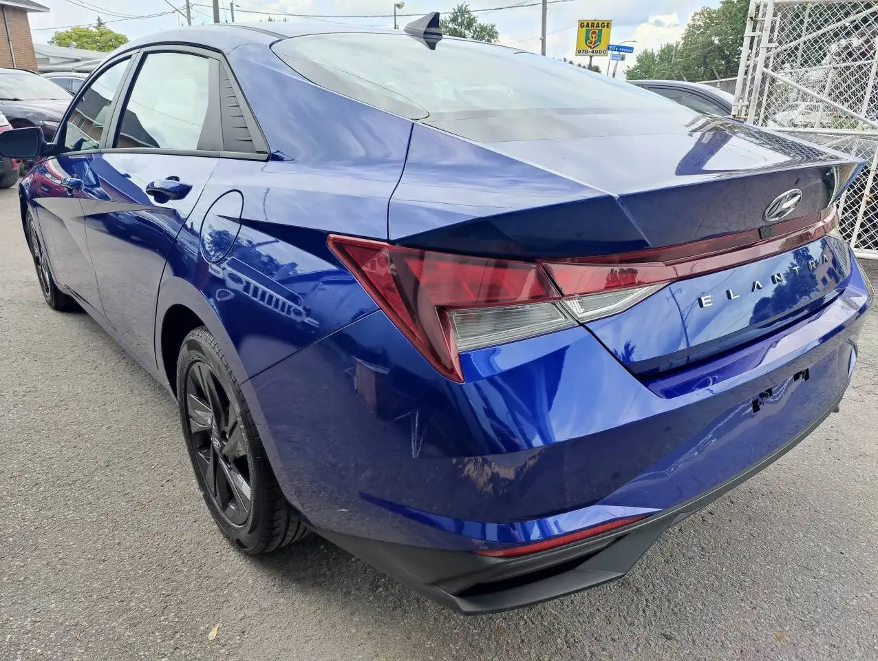 Hyundai ELANTRA photo Hyundai ELANTRA
