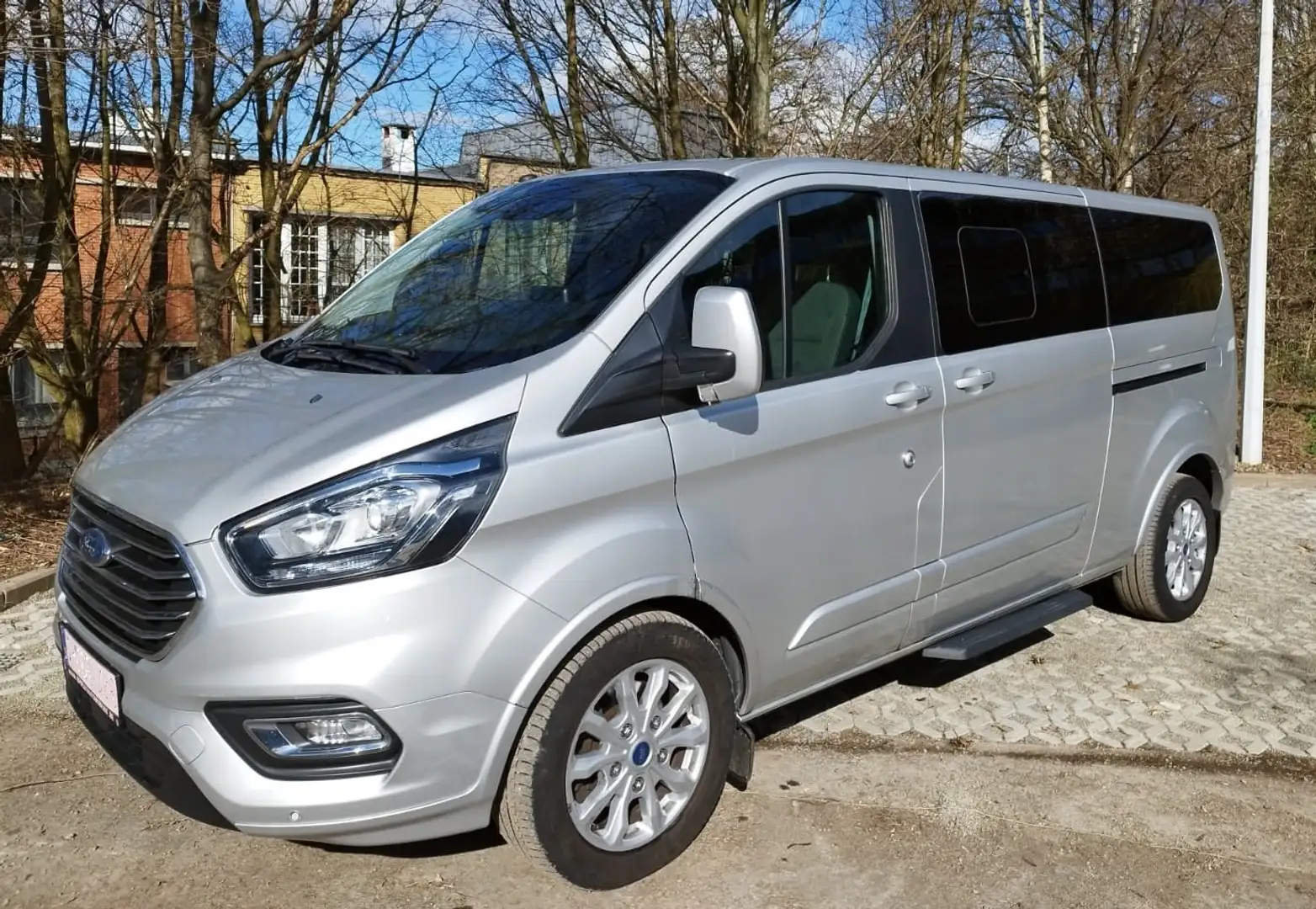 Ford Tourneo Custom L2H1 Titanium 8 places Boîte Autom. Grijs - 1