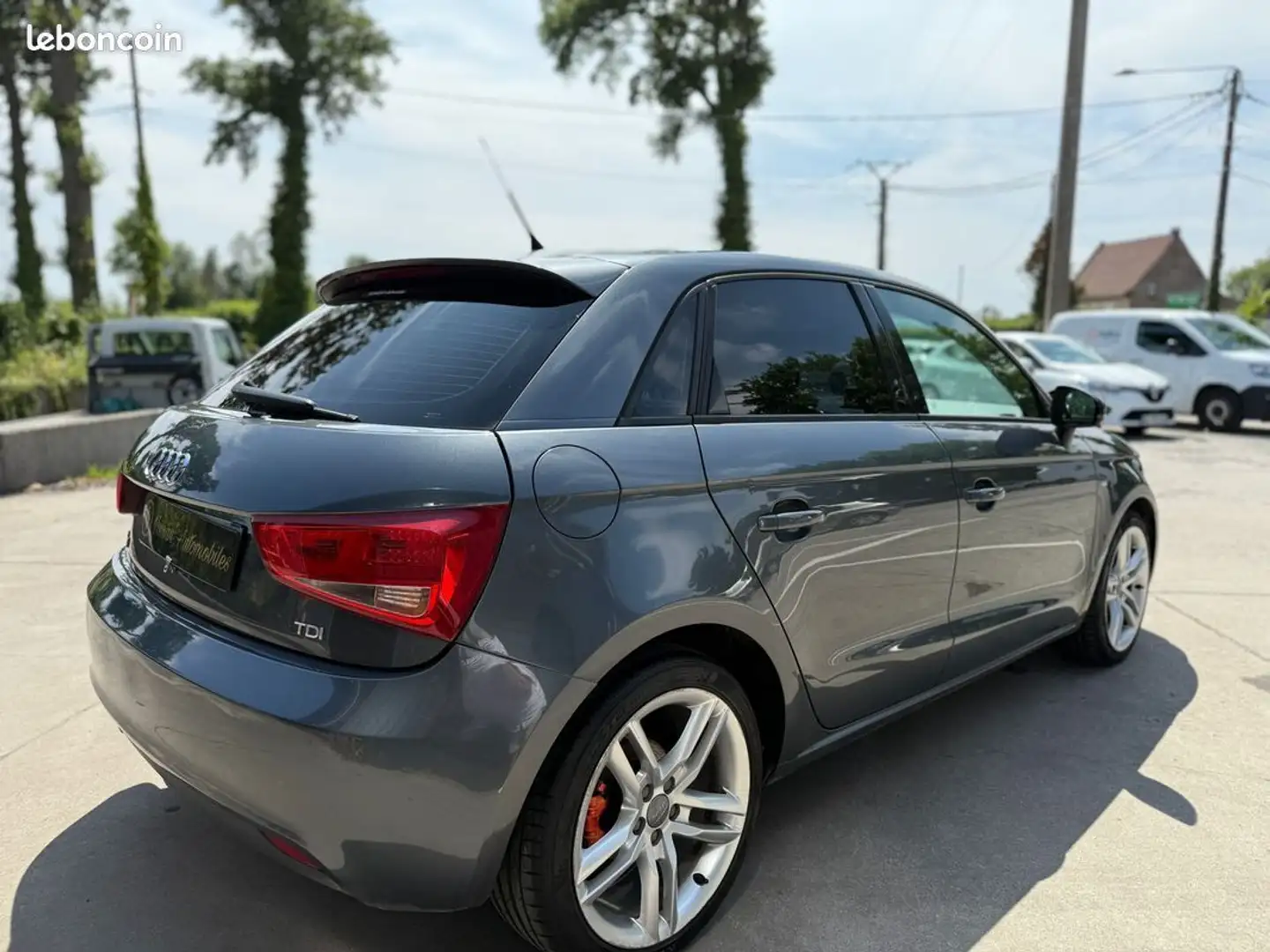 Audi A1 S-line 1.6 TDI 105 CH Gris - 2