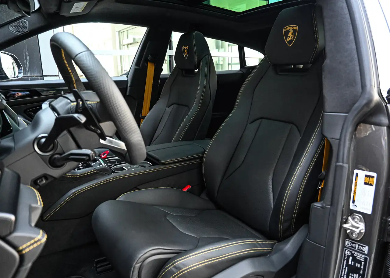 Lamborghini Urus снимка Lamborghini Urus