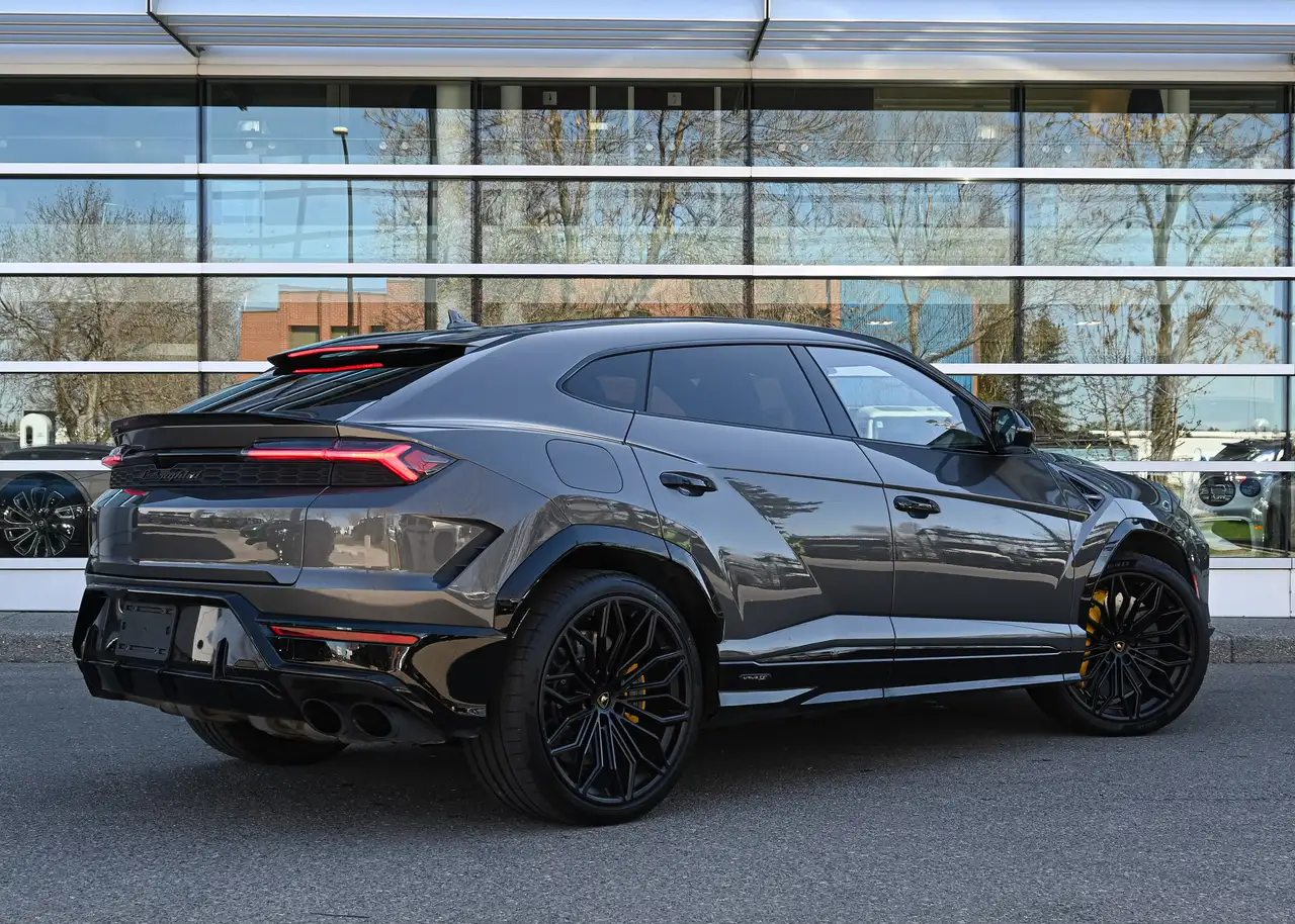 Lamborghini Urus снимка Lamborghini Urus