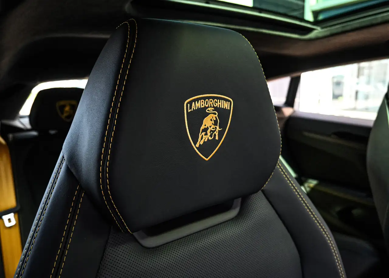 Lamborghini Urus снимка Lamborghini Urus