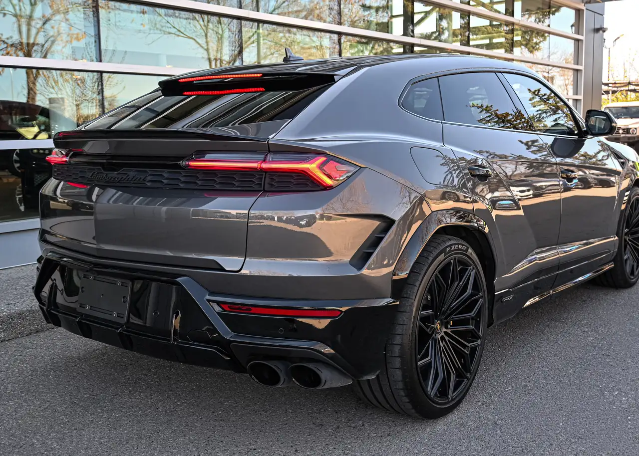 Lamborghini Urus снимка Lamborghini Urus