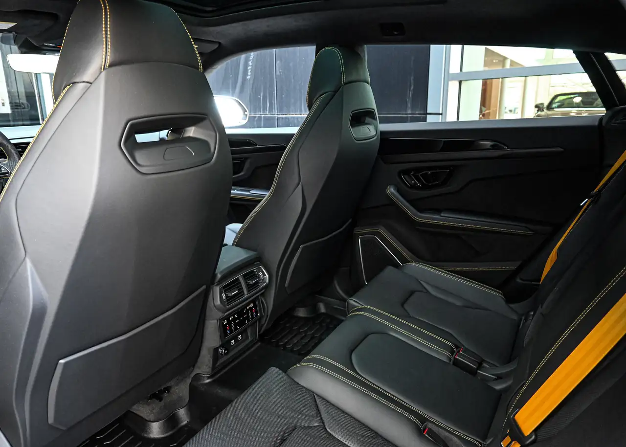 Lamborghini Urus снимка Lamborghini Urus