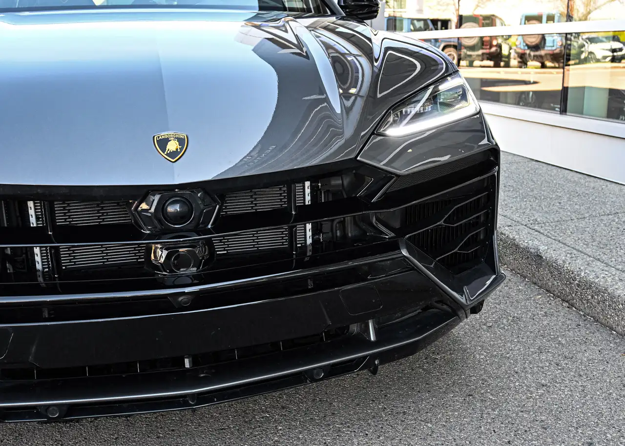 Lamborghini Urus снимка Lamborghini Urus