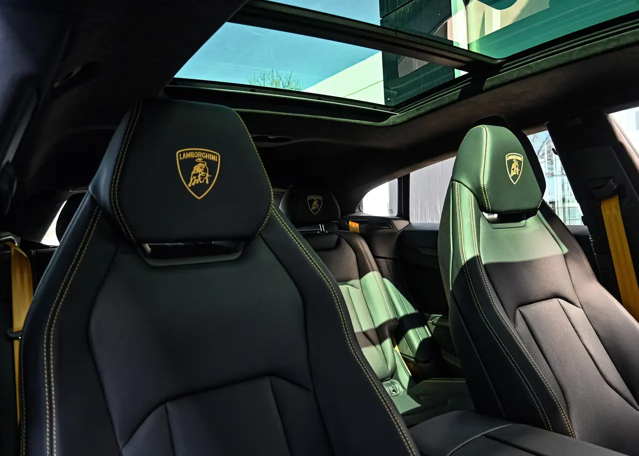 Lamborghini Urus снимка Lamborghini Urus