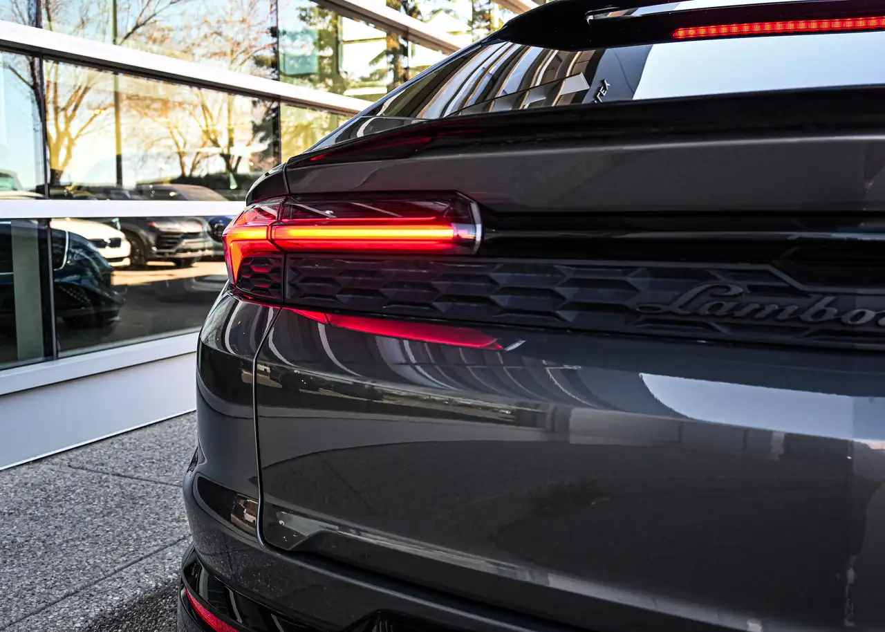 Lamborghini Urus снимка Lamborghini Urus