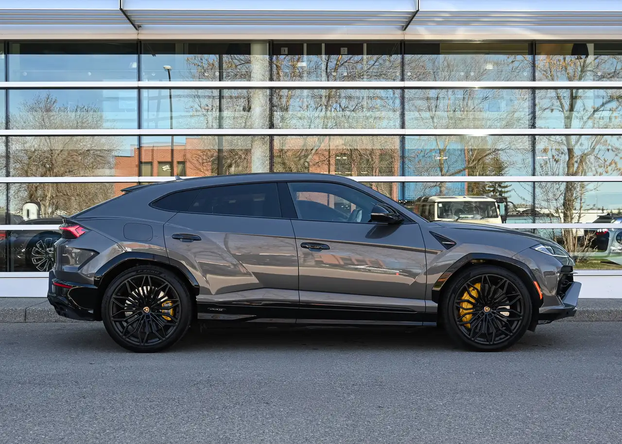 Lamborghini Urus снимка Lamborghini Urus
