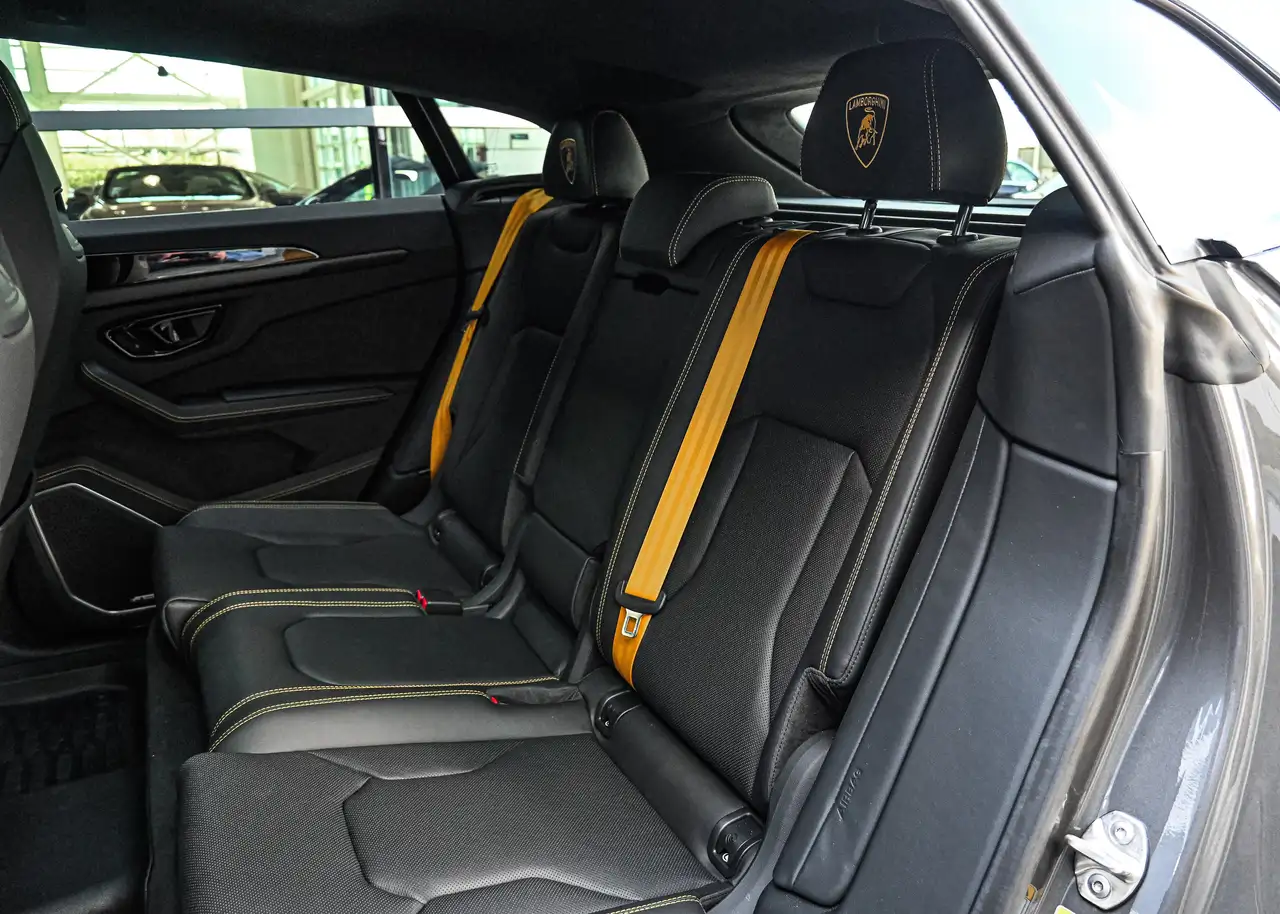 Lamborghini Urus снимка Lamborghini Urus
