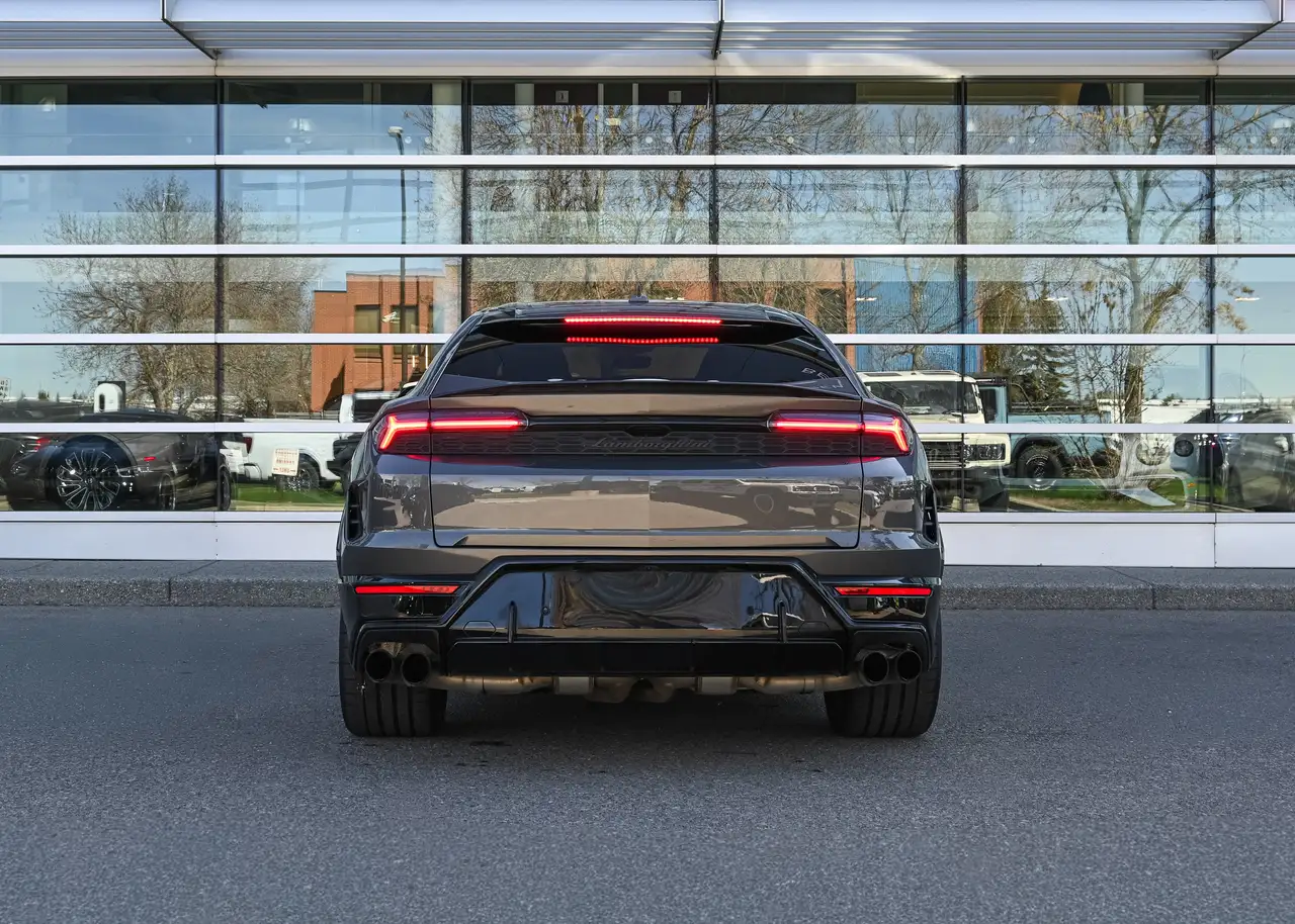 Lamborghini Urus снимка Lamborghini Urus