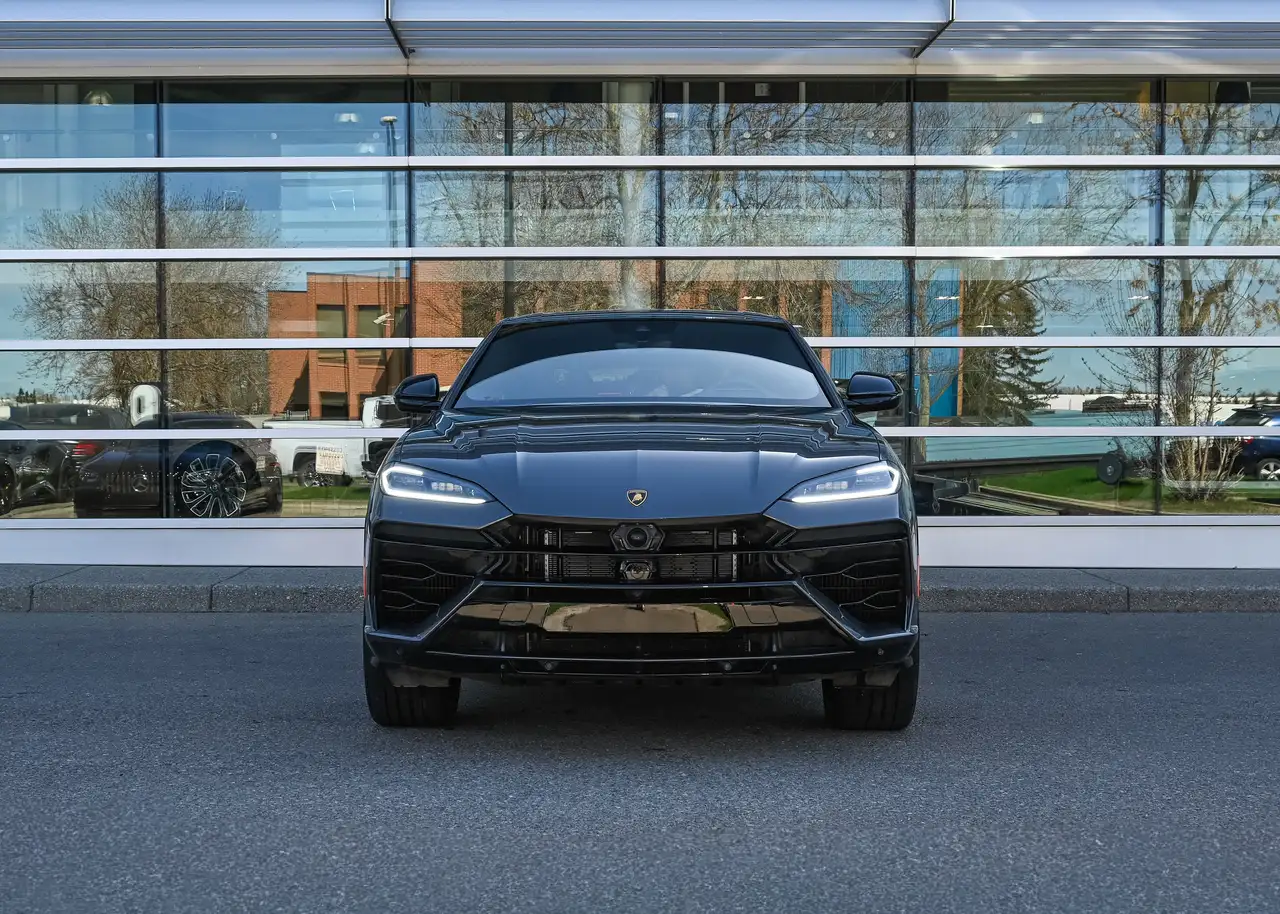 Lamborghini Urus снимка Lamborghini Urus