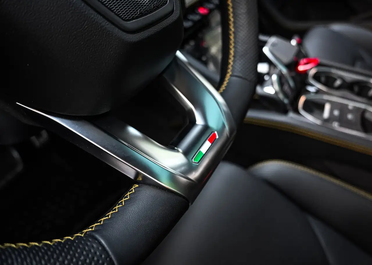 Lamborghini Urus снимка Lamborghini Urus