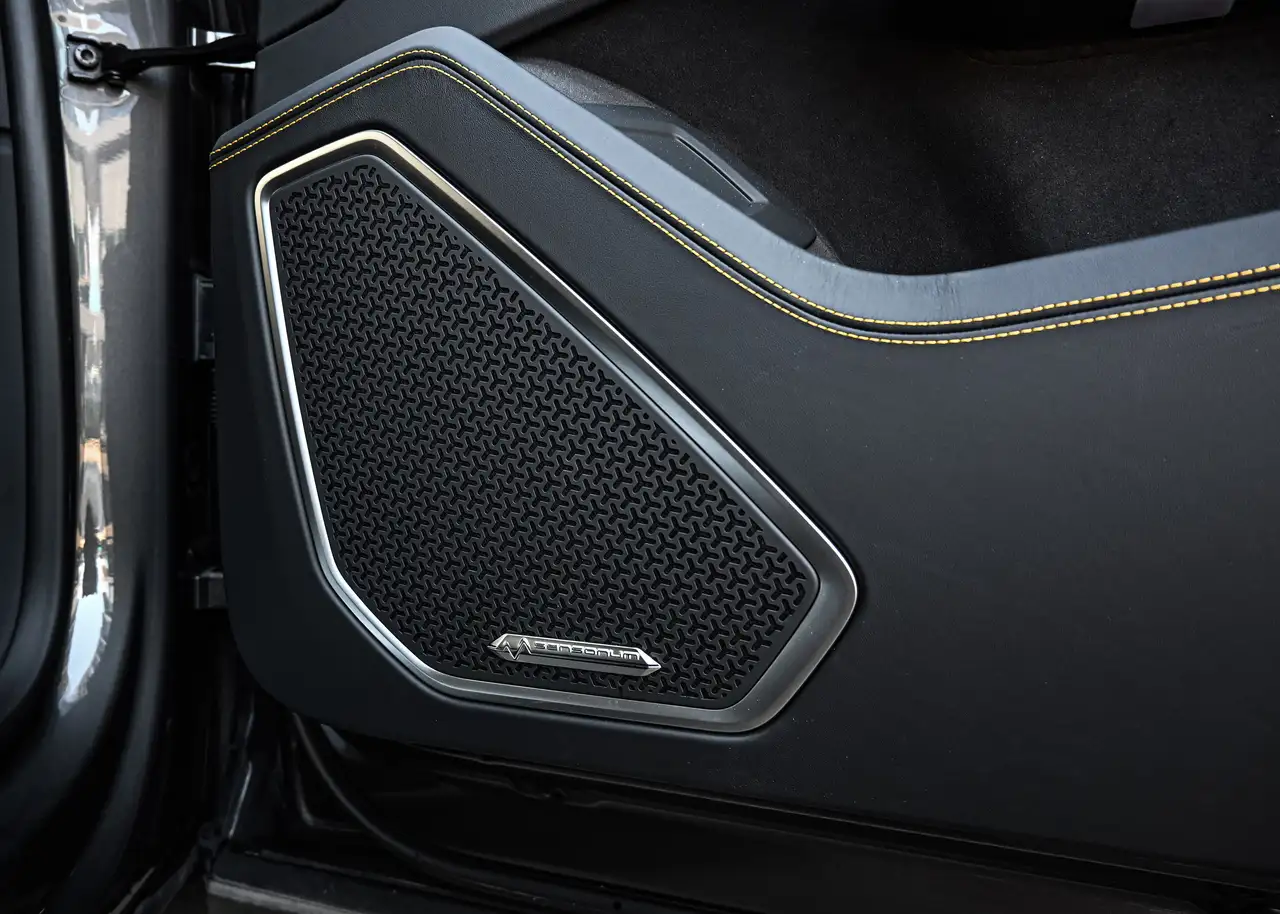 Lamborghini Urus снимка Lamborghini Urus
