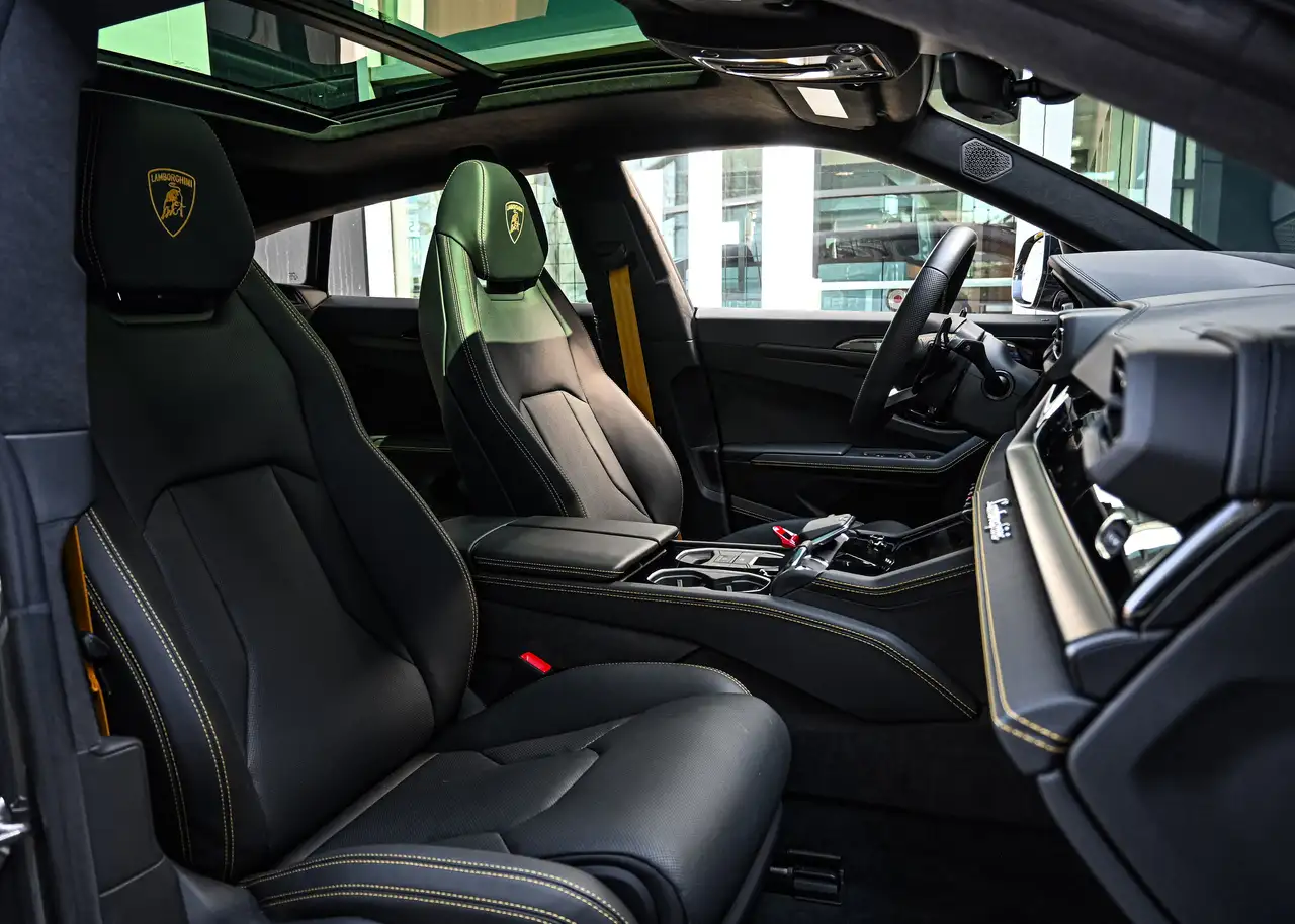 Lamborghini Urus снимка Lamborghini Urus