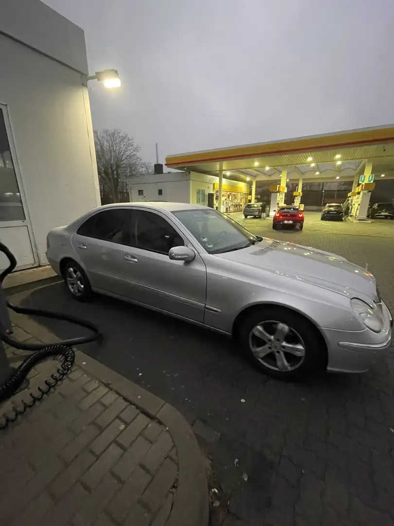 Mercedes-Benz E 240 E 240 (211.061) Сірий - 2