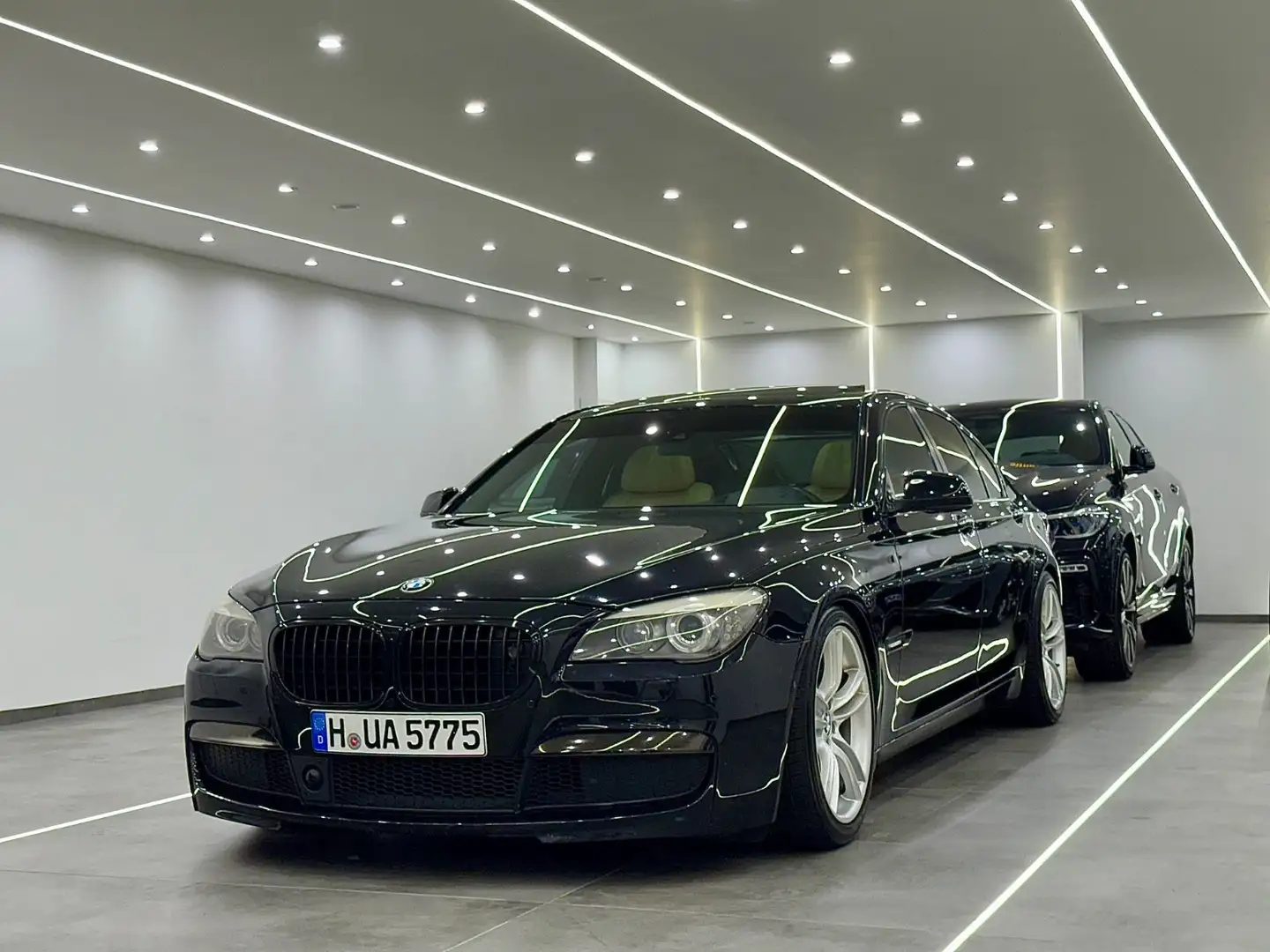 BMW 740 d Individual M Paket/Fond-TV/4xMemory/Hud Schwarz - 2