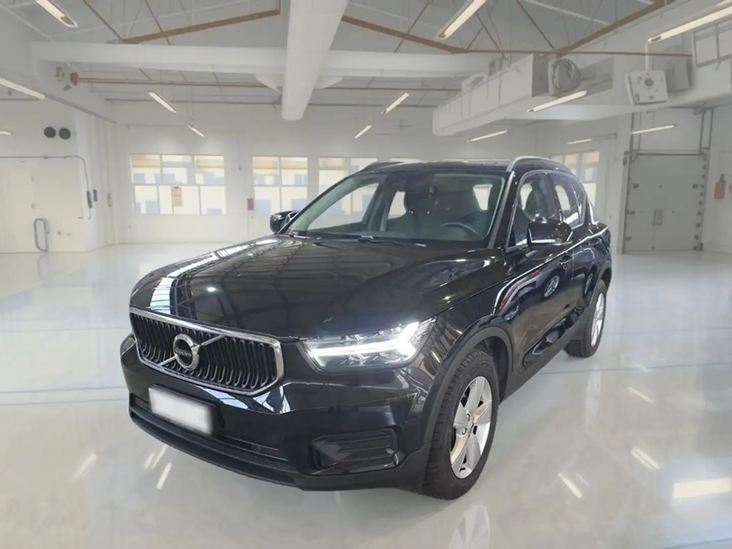Volvo XC40 T2 automatico Momentum Core - 1
