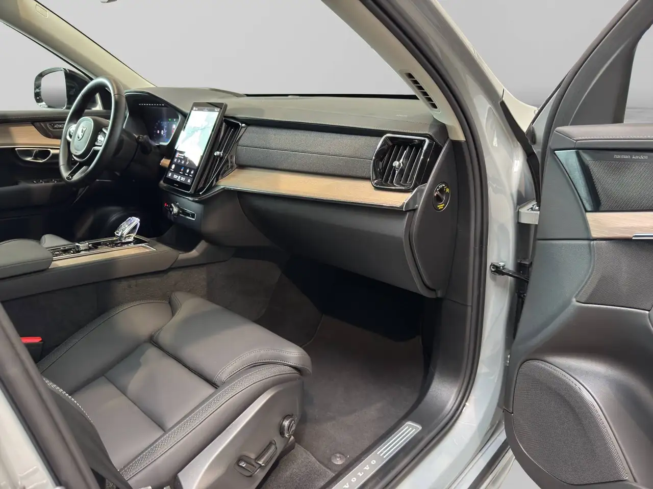 Volvo XC90 2.0 T8 PLUS DARK AWD **PANO*SPORTSEATS*HARMAN KARDON**, миниатюра 9