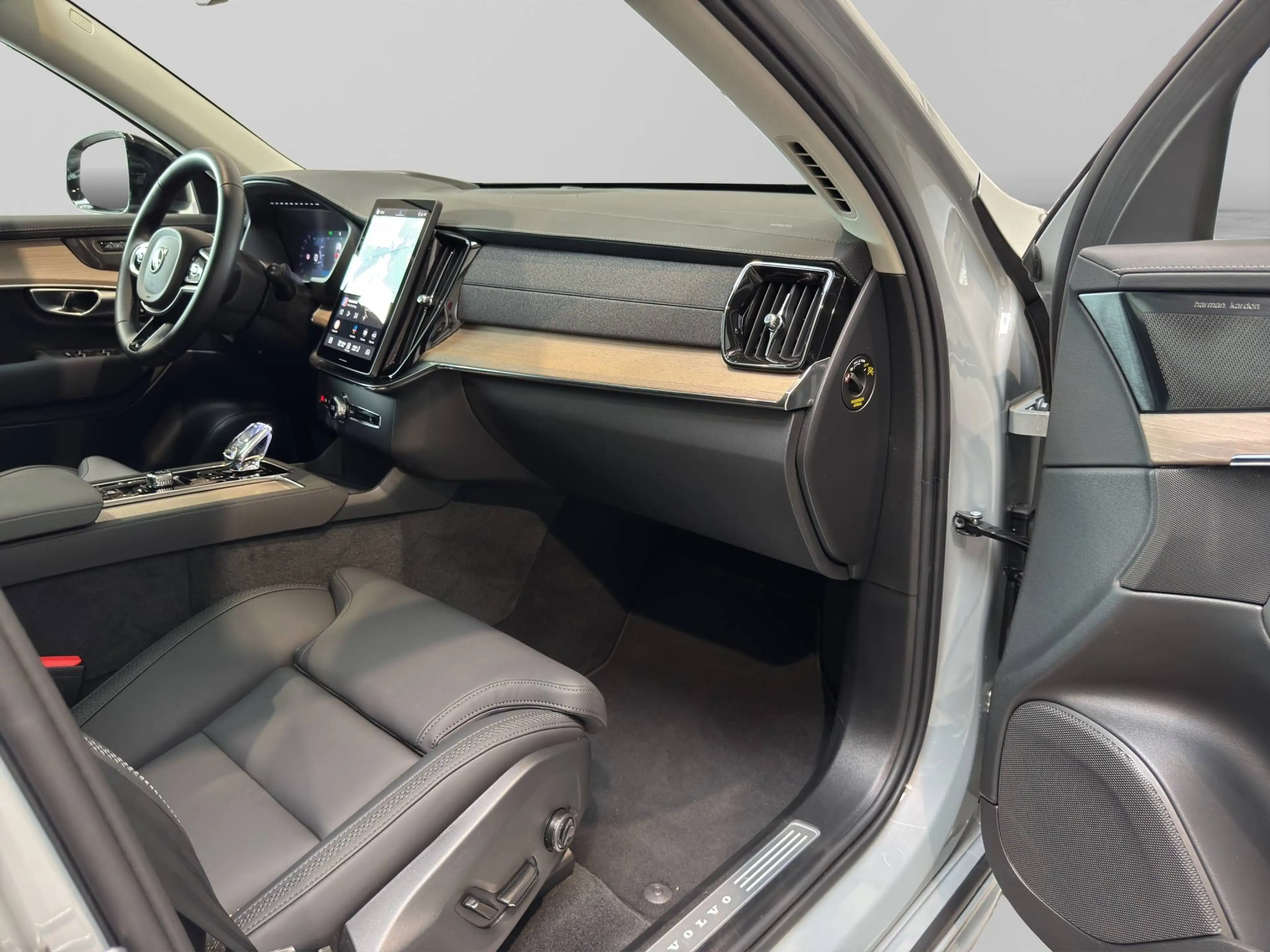 Volvo XC90 XC90 2.0 T8 PLUS DARK AWD **PANO*SPORTSEATS*HARMAN KARDON** — photo 9