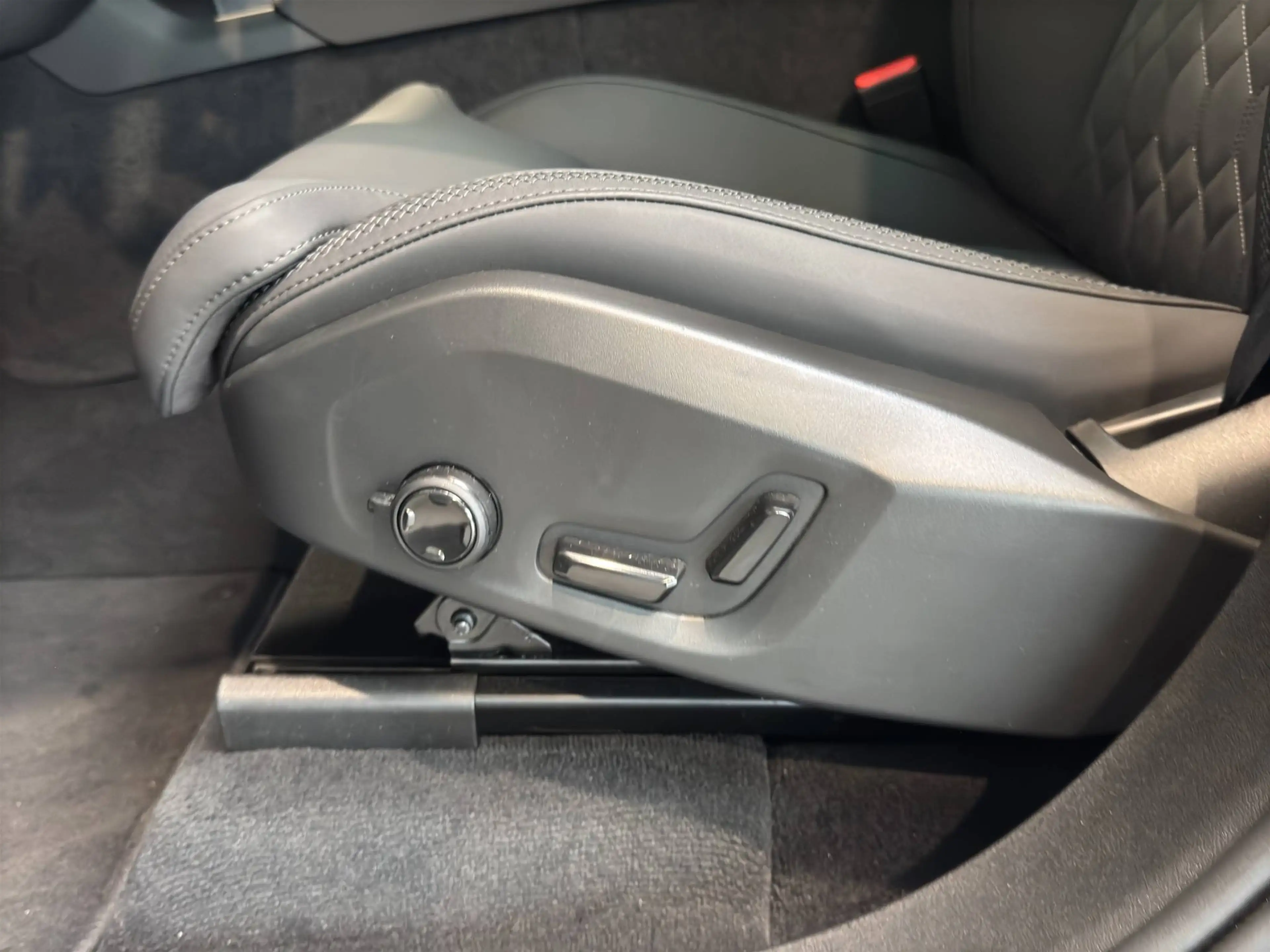 Volvo XC90 XC90 2.0 T8 PLUS DARK AWD **PANO*SPORTSEATS*HARMAN KARDON** — photo 23