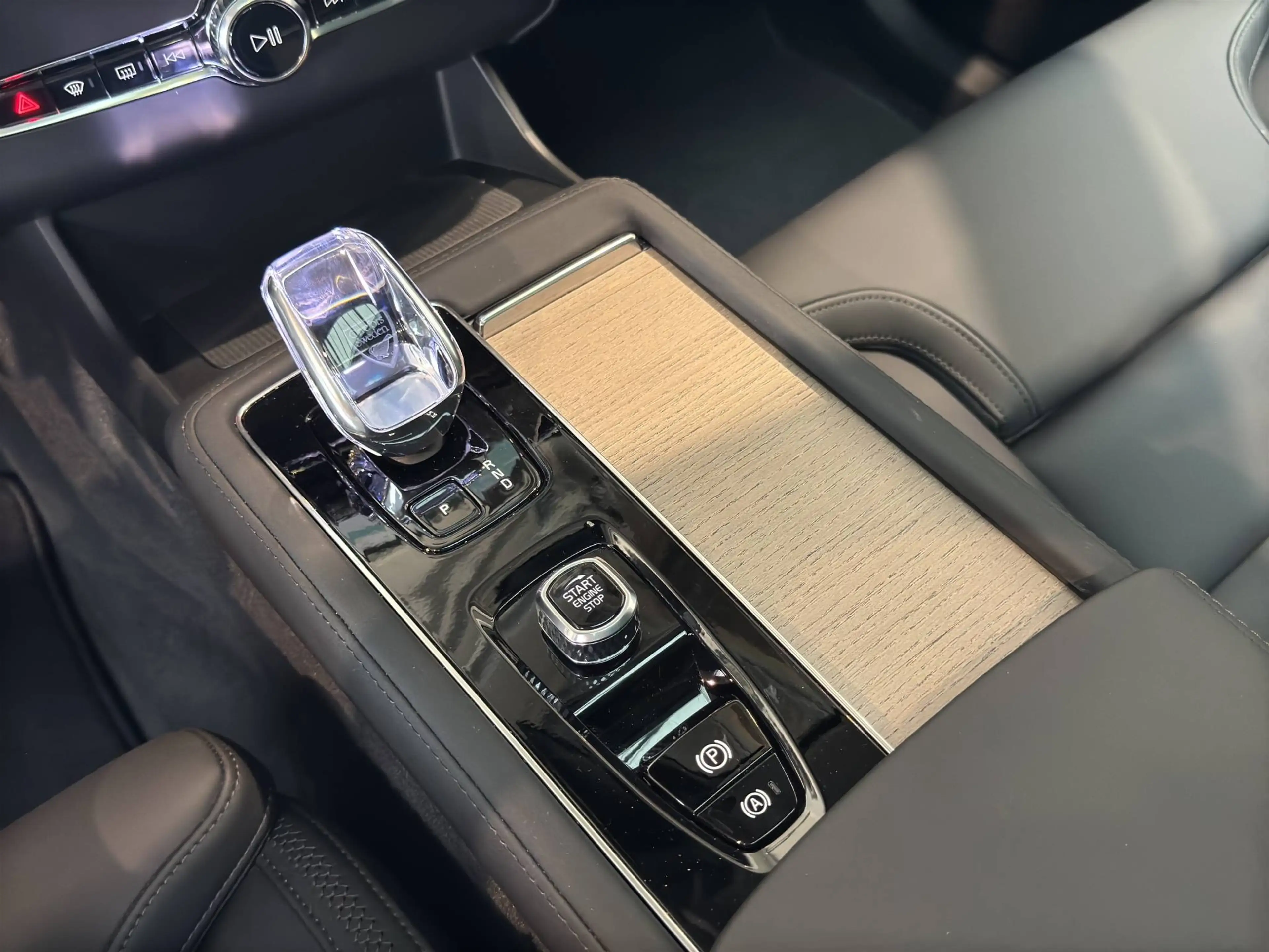 Volvo XC90 XC90 2.0 T8 PLUS DARK AWD **PANO*SPORTSEATS*HARMAN KARDON** — photo 15