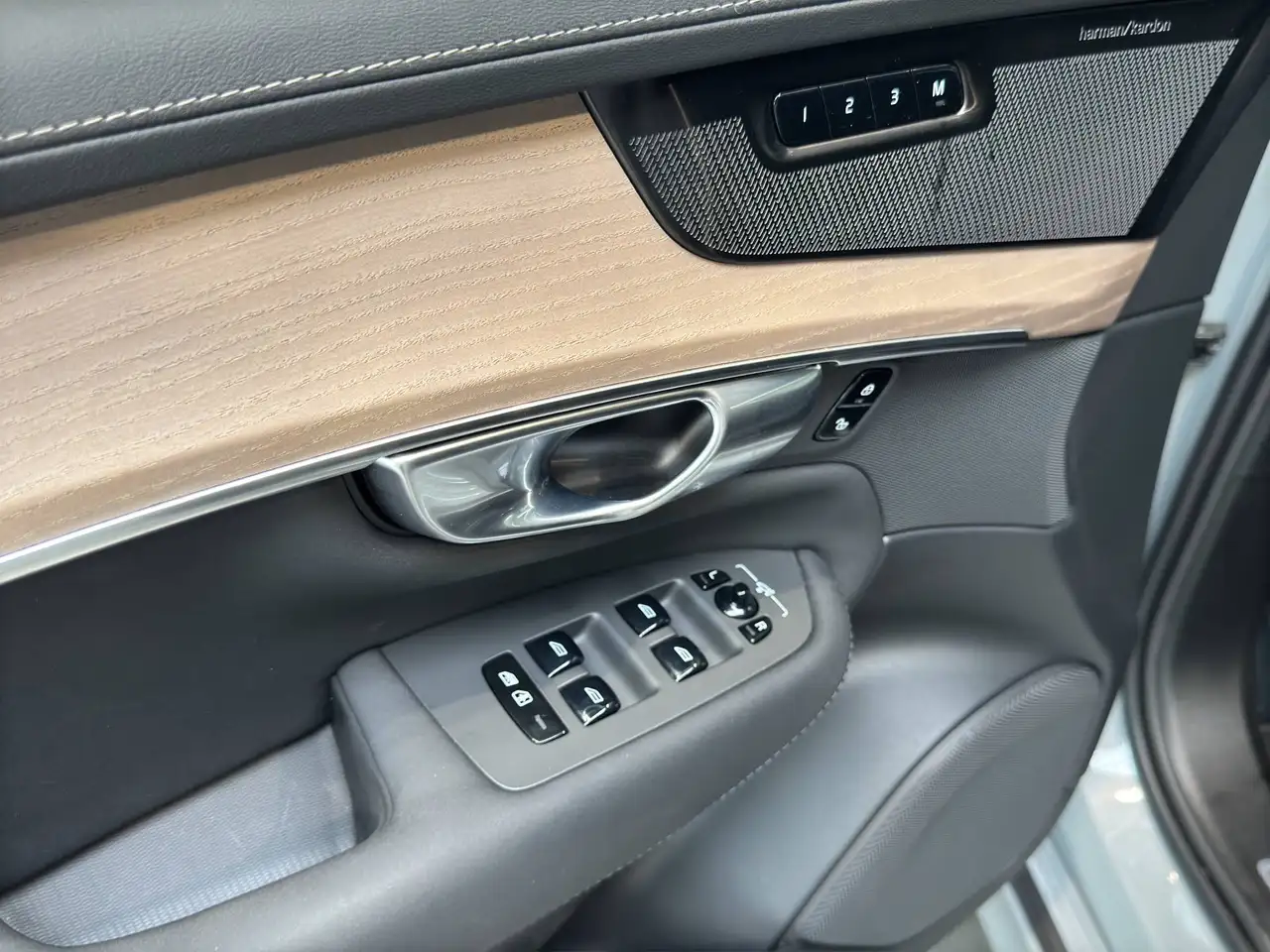 Volvo XC90 2.0 T8 PLUS DARK AWD **PANO*SPORTSEATS*HARMAN KARDON**, миниатюра 22
