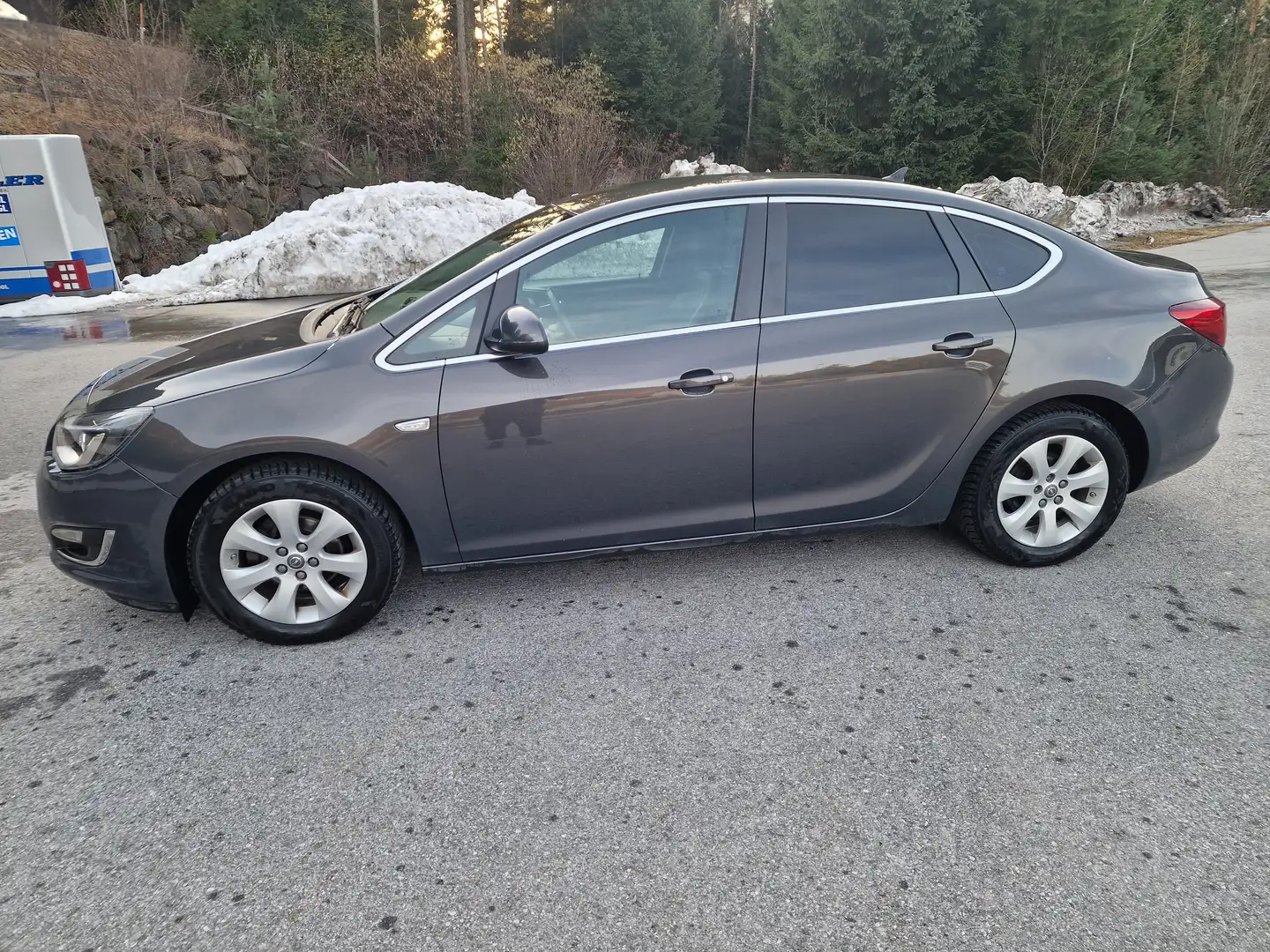 Opel Astra Astra Limousine 1,4 Turbo Ecotec Österreich Ed. St./St. Sys. Österreich Edition Start/Stop System Grau - 2