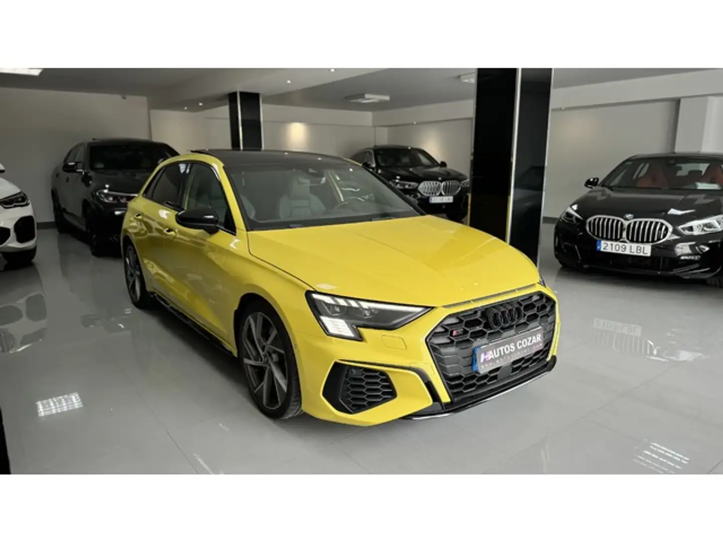 Audi S3 Sportback quattro S tronic Amarillo - 1