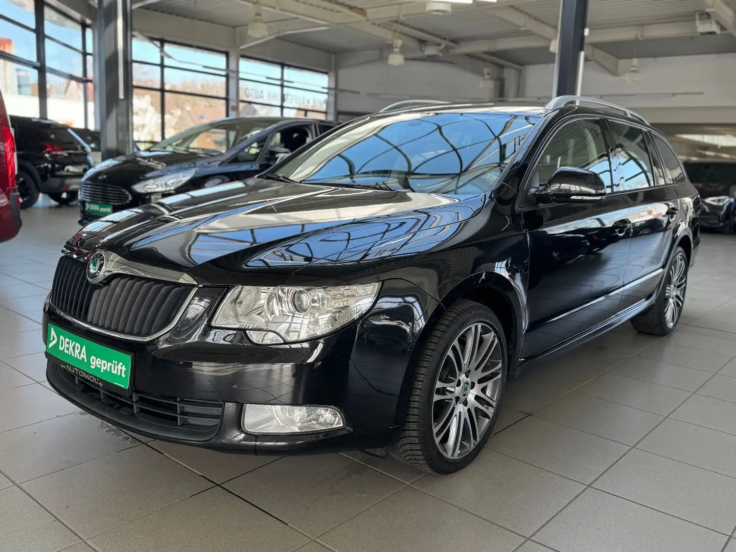 Skoda Superb Combi 1.4TSI Comfort *AHK* Klima PDC Schwarz - 1