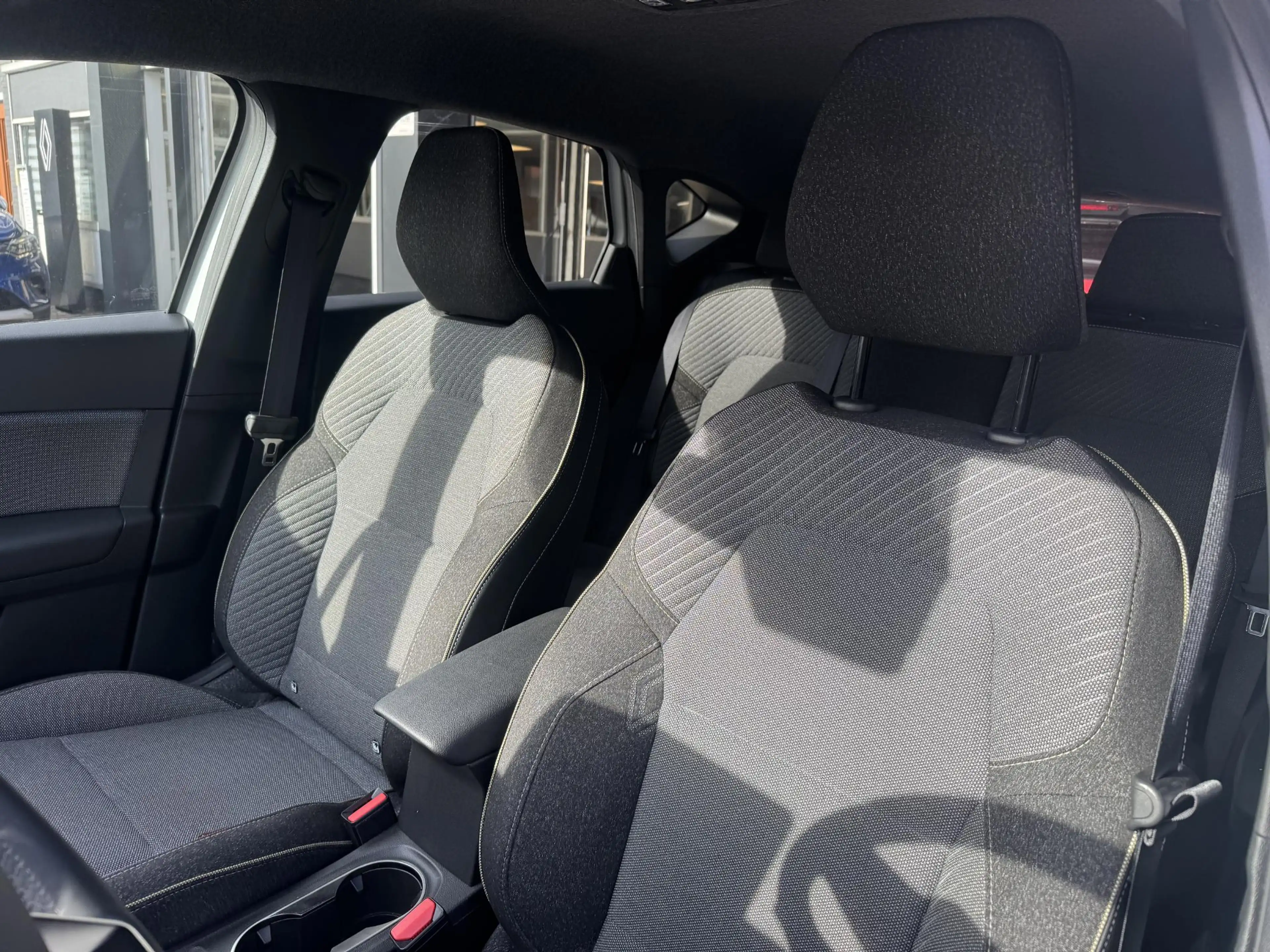 Renault Captur 1.8 E-Tech full hybrid 160 Techno+Pack Winter!! — photo 12