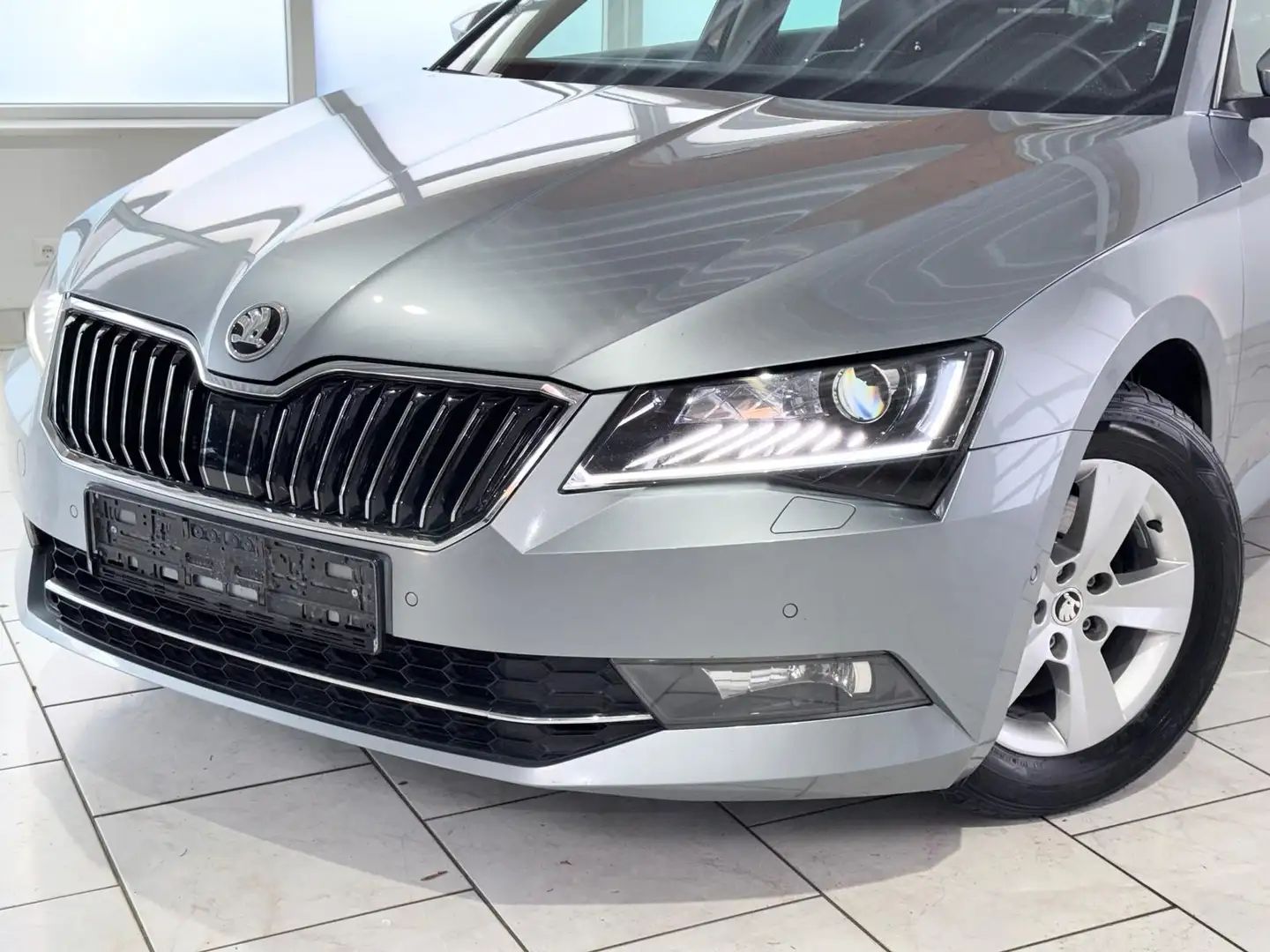 Skoda Superb 2.0 TDI Style-CarPlay/ACC/AHK/Standhzg Grau - 2